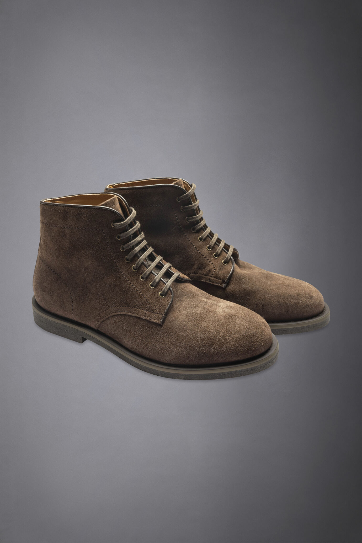 100% suede leather boots with rubber sole