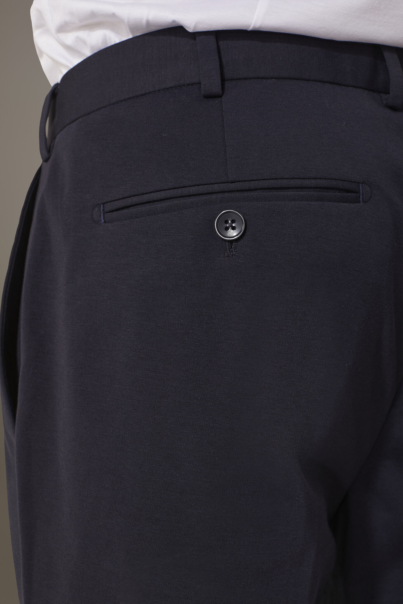 Pantalone senza pinces in jersey regular fit image number 3