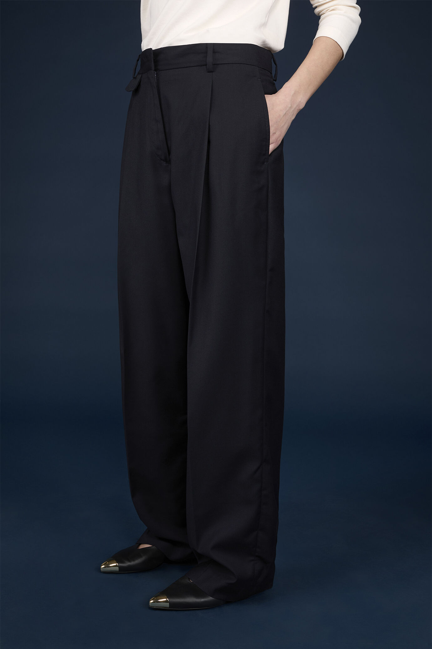 Pantalone classico donna con gamba larga regular fit image number 2