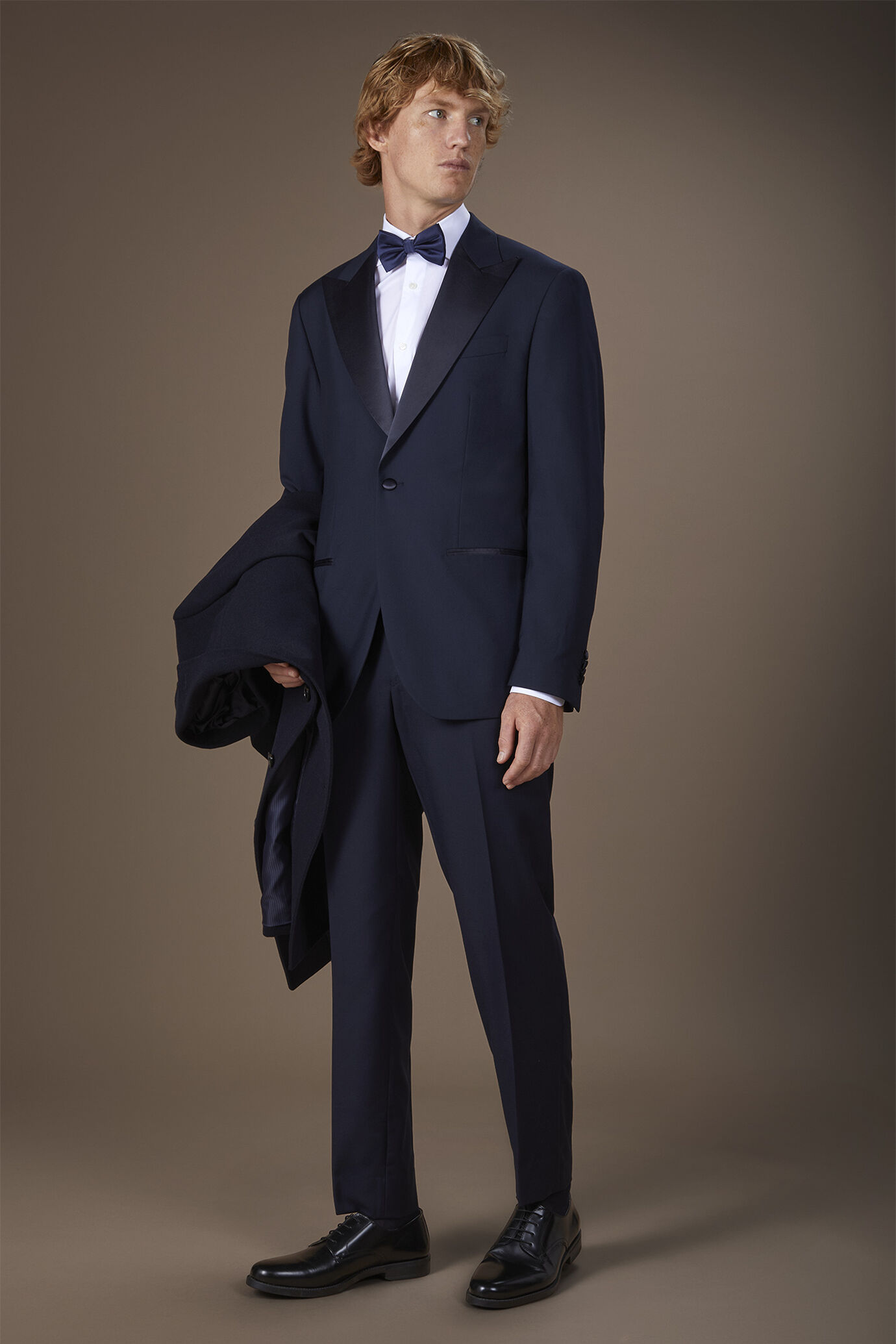 Smoking uomo monopetto in tessuto twill serge con vestibilità regolare image number 0