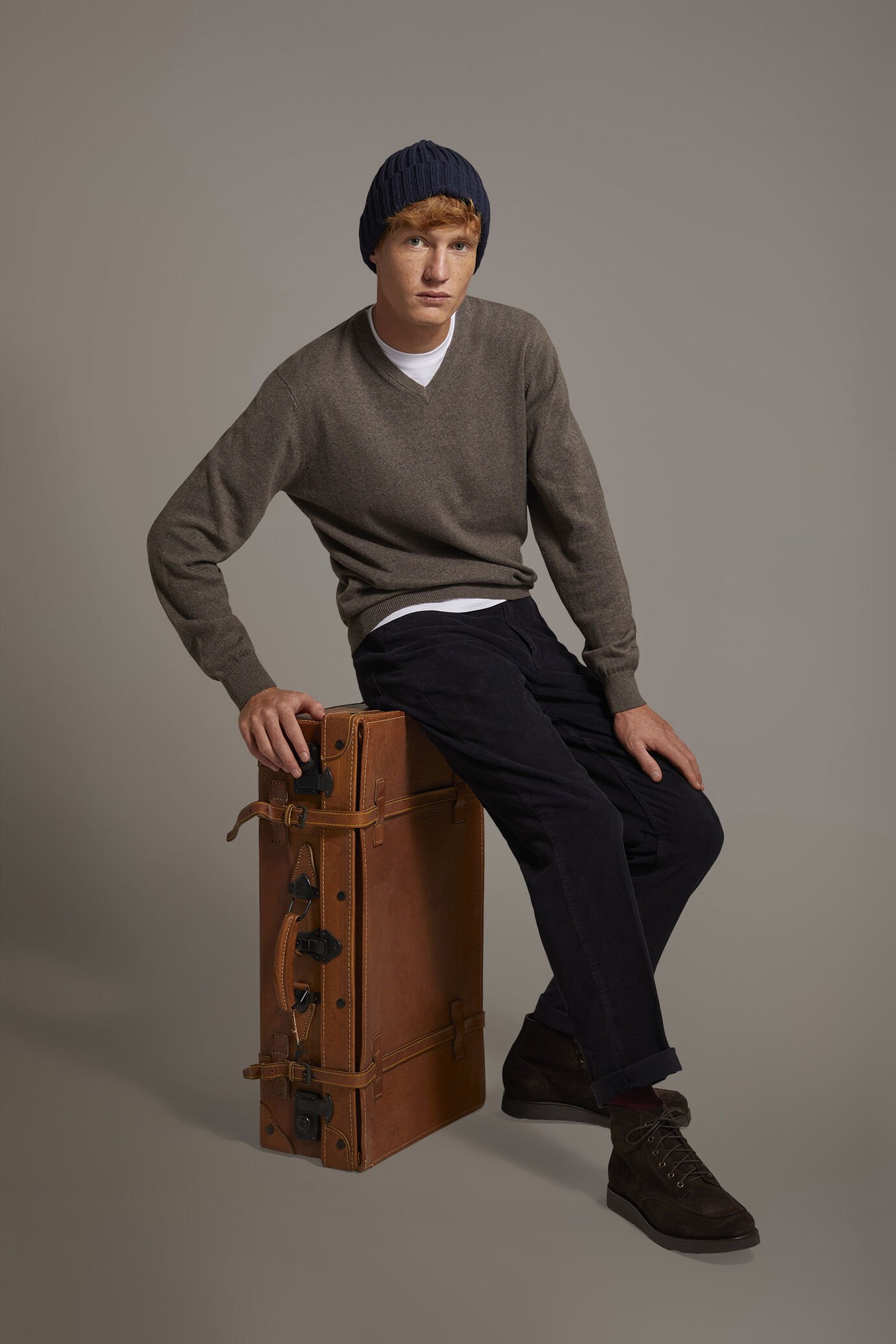 Regular fit 5 pockets trousers in corduroy fabric