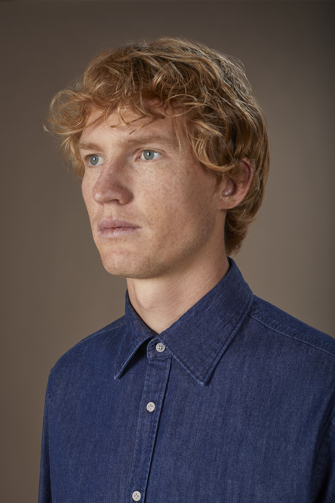 Lässiges Herrenhemd aus 100 % Baumwoll-Denim in Twill-Konstruktion image number 2