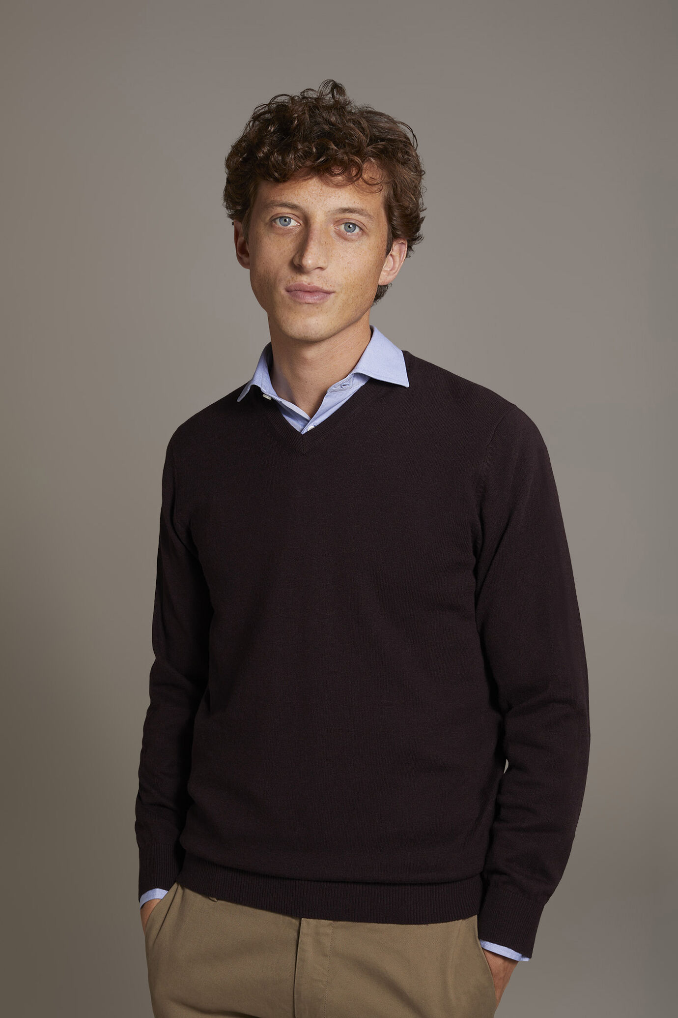 Maglia scollo a V misto lana image number 1