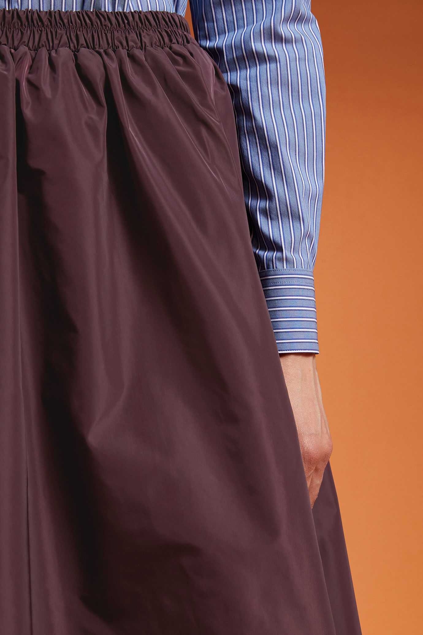 Gonna donna lunga a palloncino in taffet&agrave; tinta unita con elastico in vita regular fit image number 3