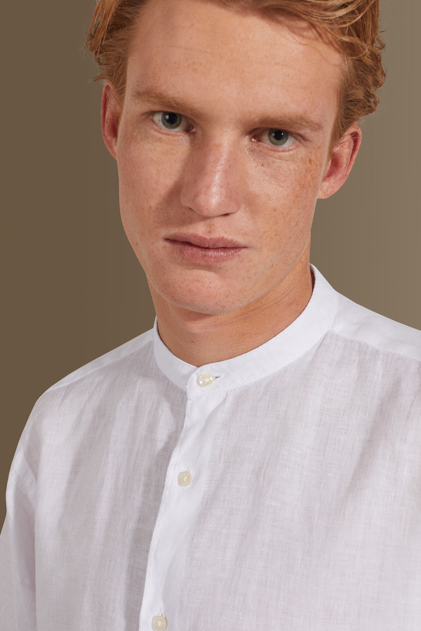 Camicia casual collo coreano 100% lino tinta unita uomo image number 1