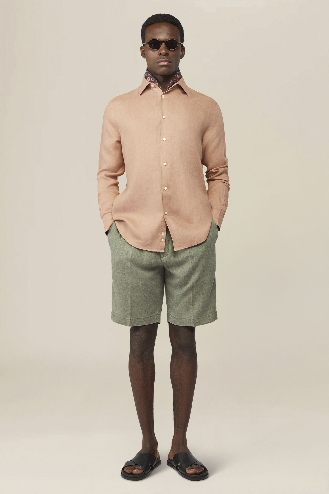 Men's shirt in 100% linen with off-white buttons image number 1
