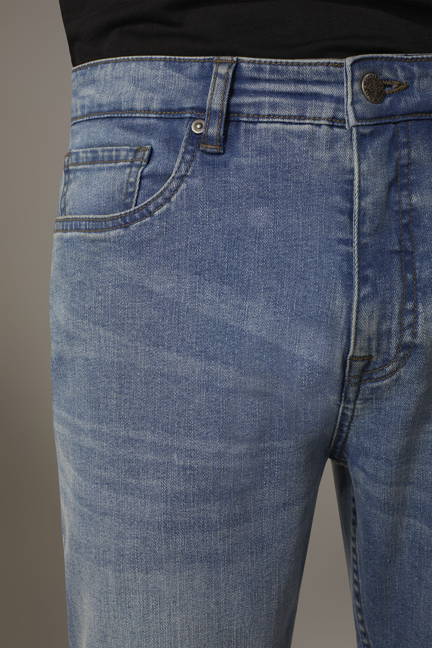 Jeans 5 pockets regular fit denim fabric image number 4