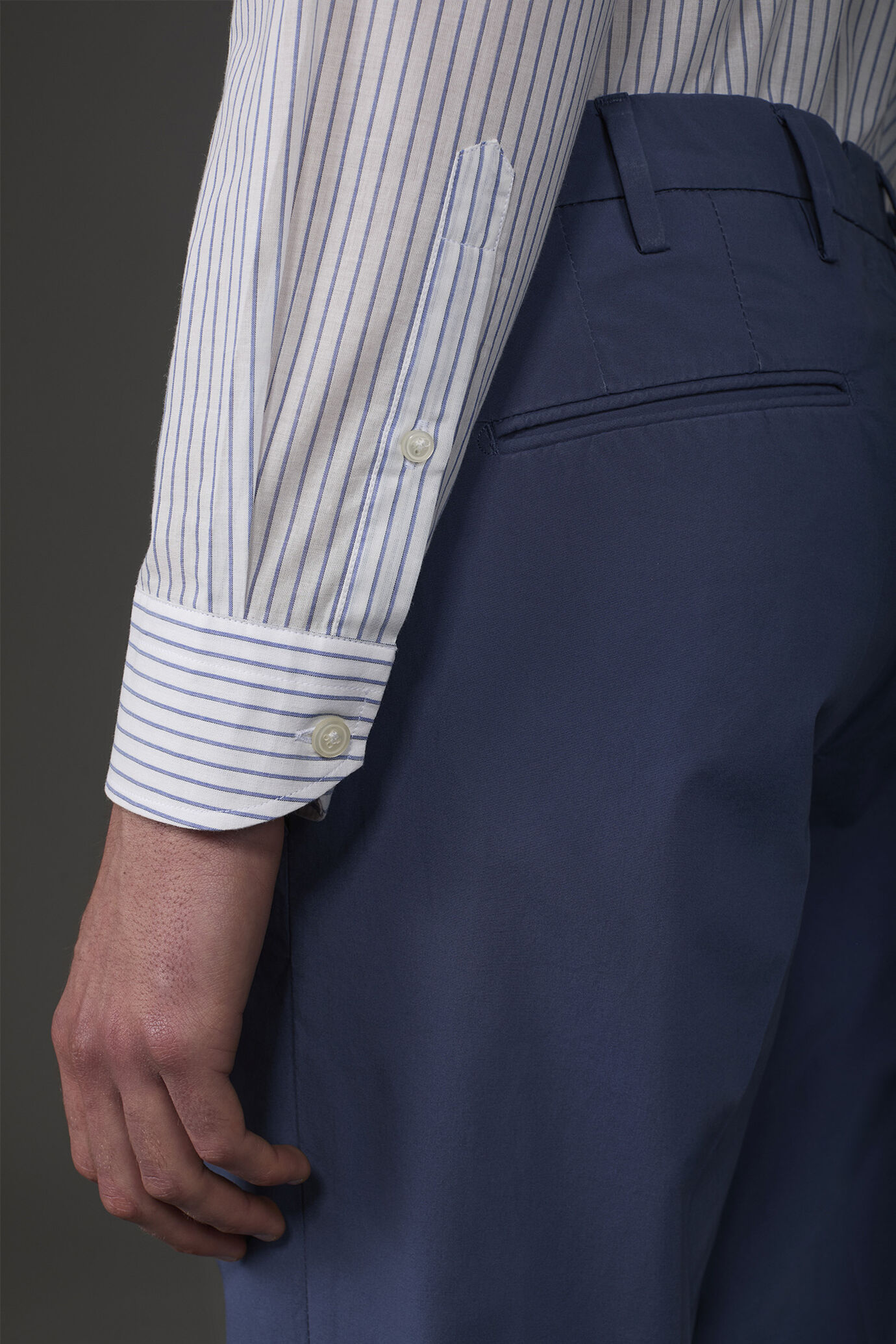 Men's concealed button down casual shirt in yarn-dyed striped washed muslin fabric image number 4