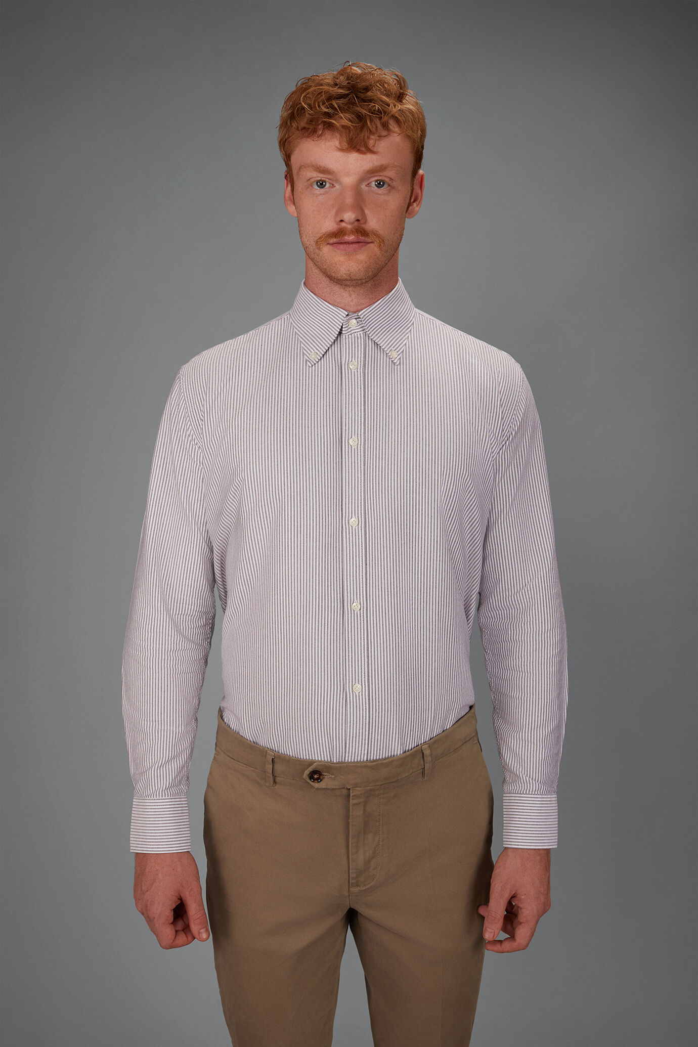 Men&rsquo;s 100% cotton Oxford button-down shirt image number 1