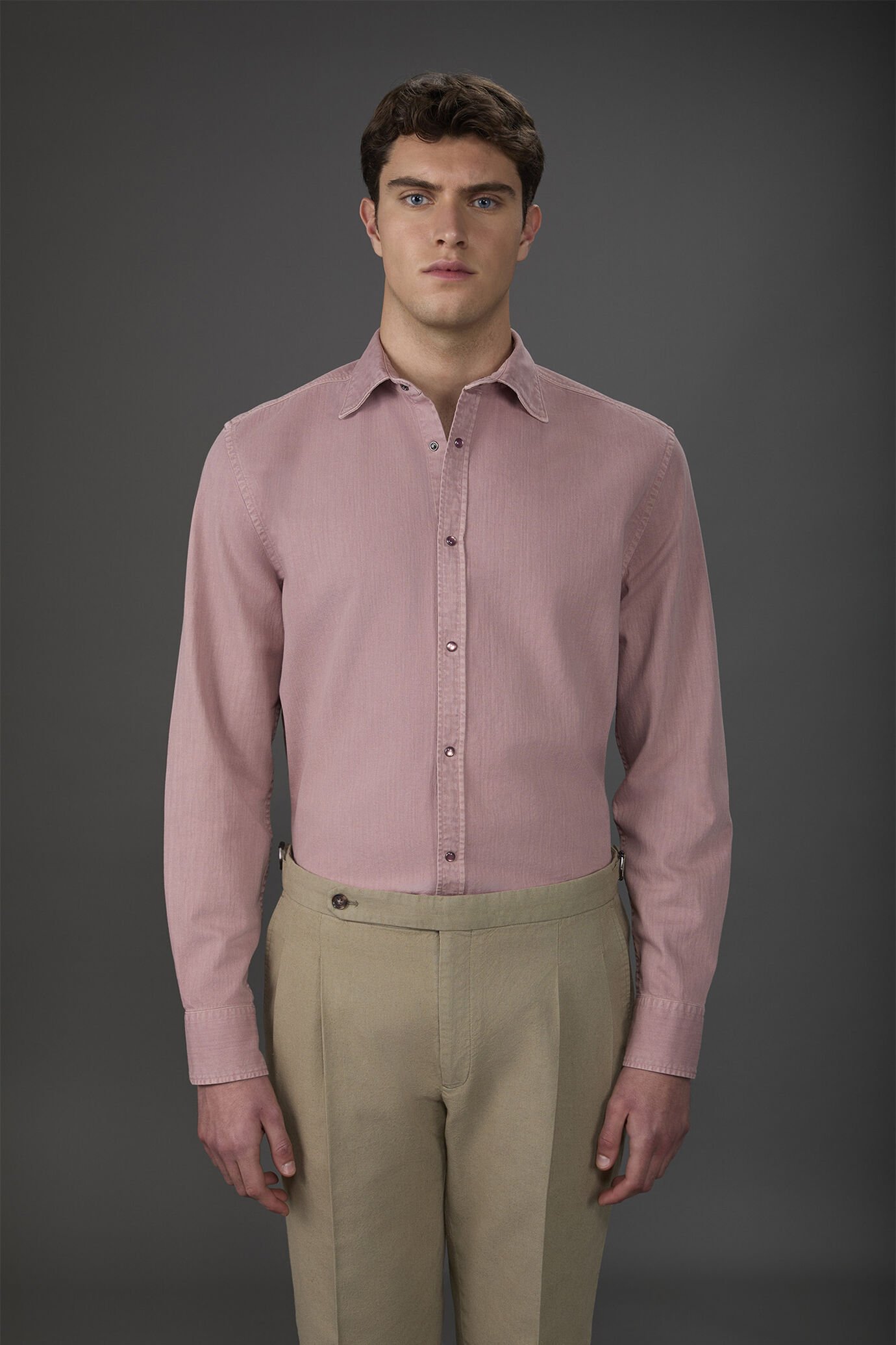 Herren-Freizeithemd mit klassischem Kragen aus Chambray-Stoff image number 0