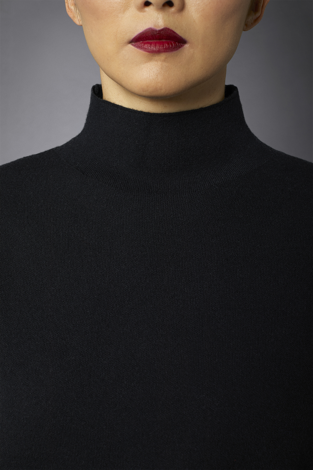 Women's turtleneck sweater image number null