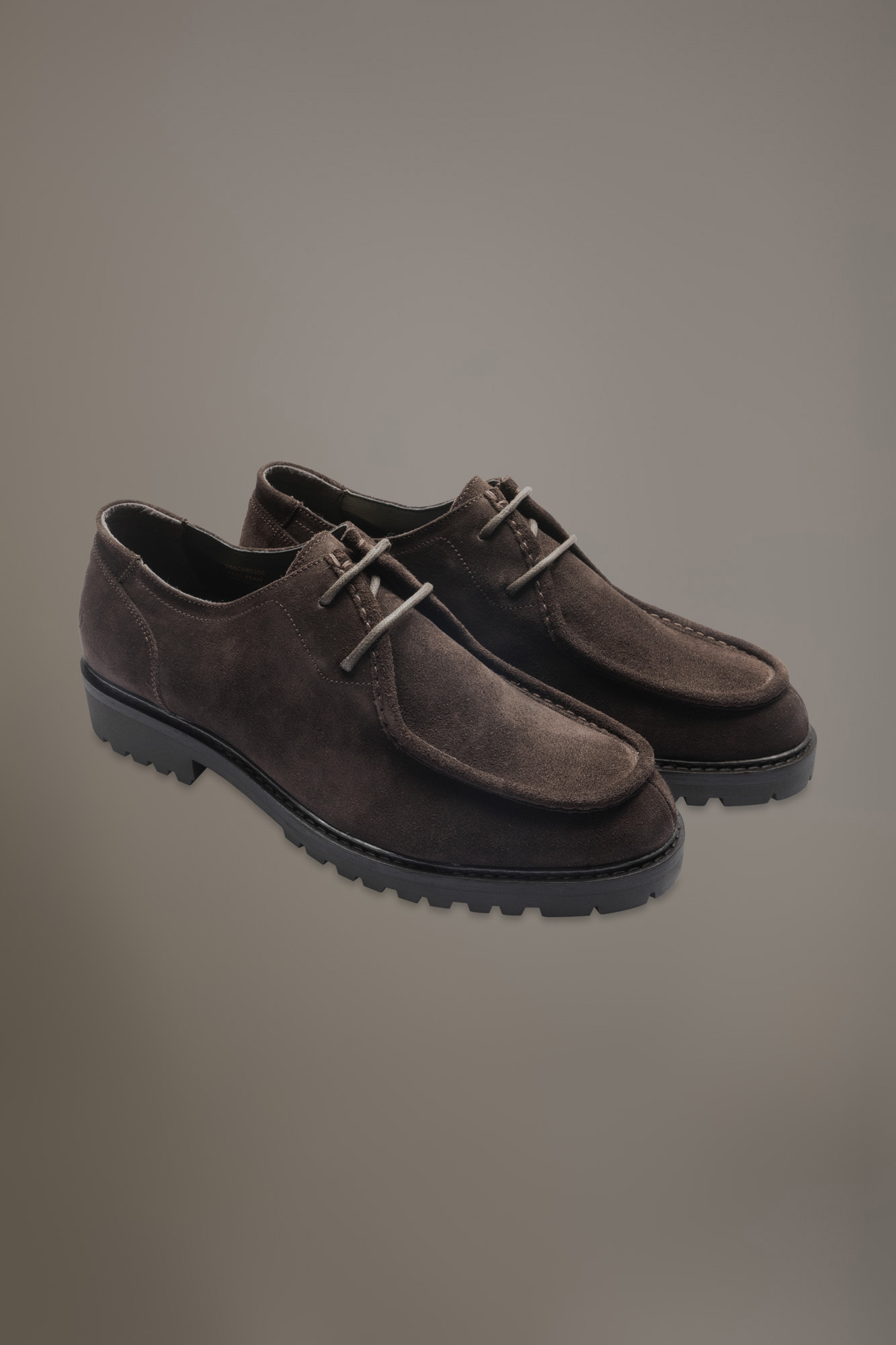 Scarpa ranger 100% pelle scamosciata con suola a carrarmato in gomma image number null