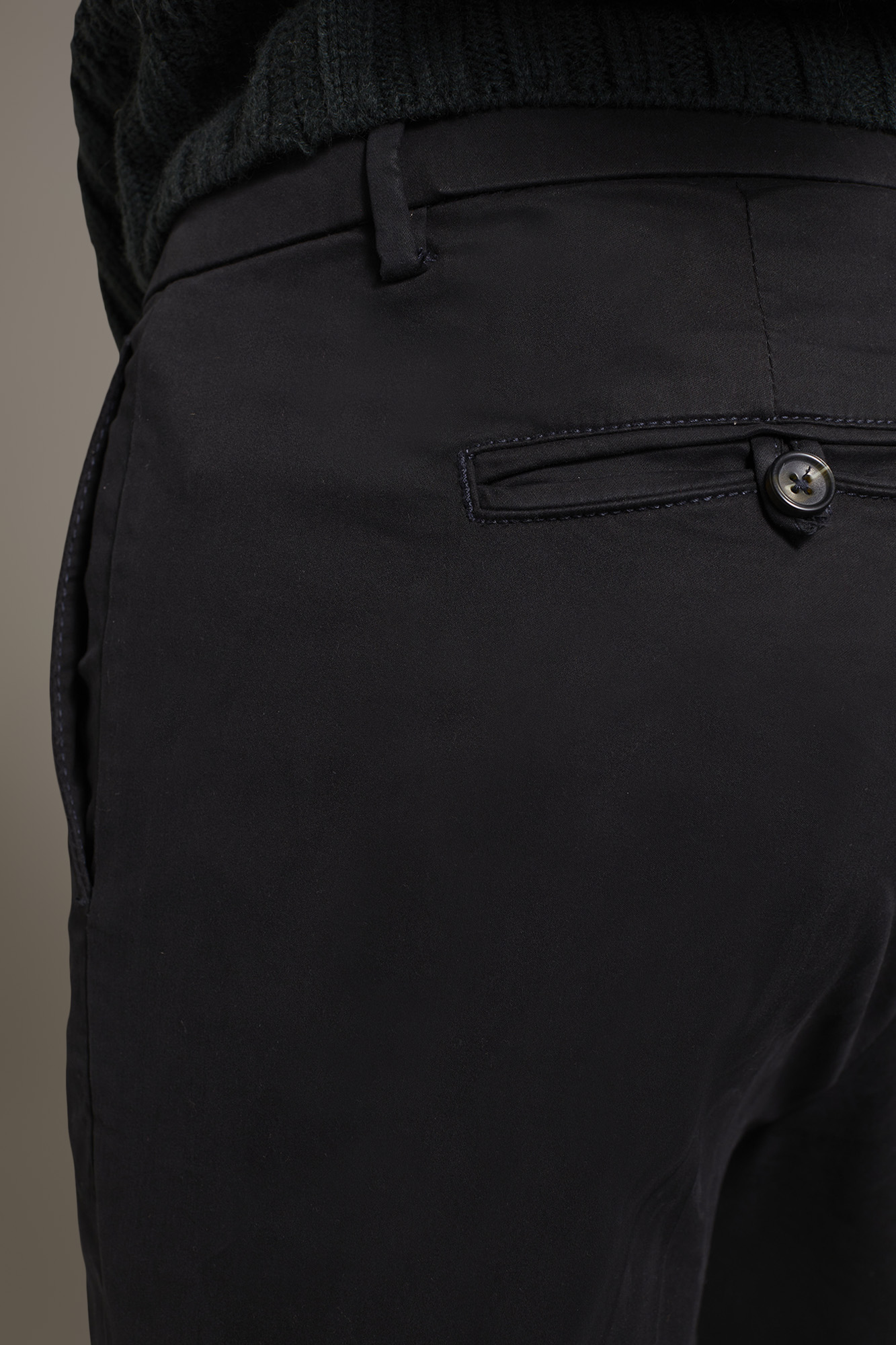 Pantalone chino uomo con pinces singola image number null