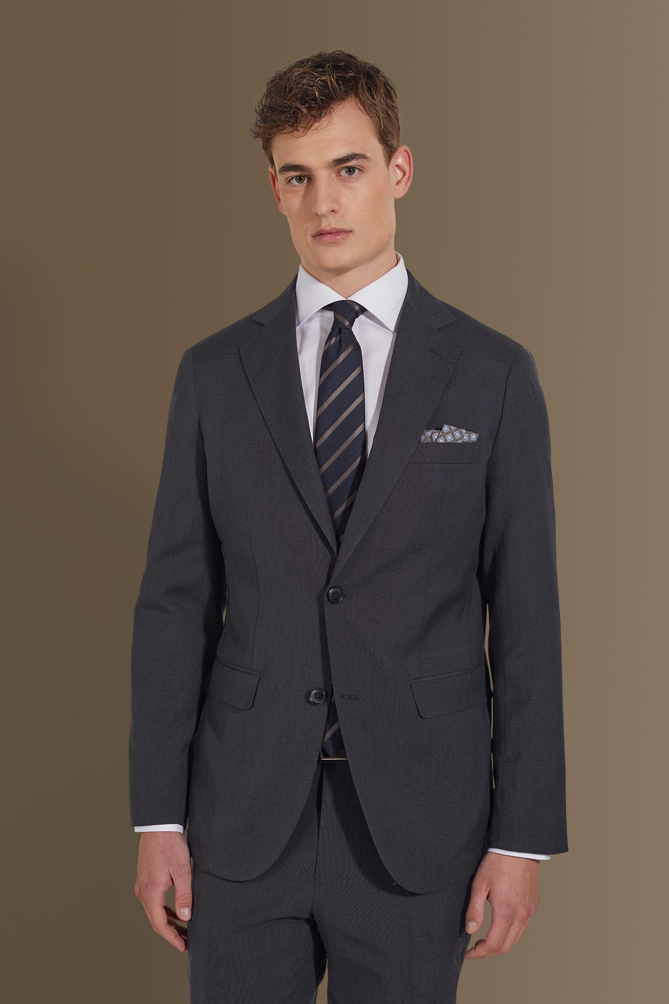 Abito uomo monopetto con pantalone senza pinces tessuto microfantasia image number null