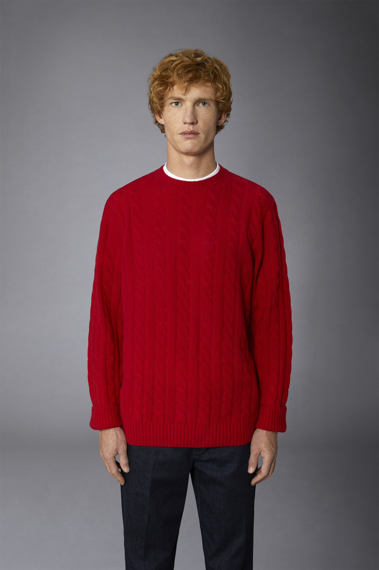Pullover mit geflochtenem Rundhalsausschnitt aus Lammwollmischung regular fit image number null