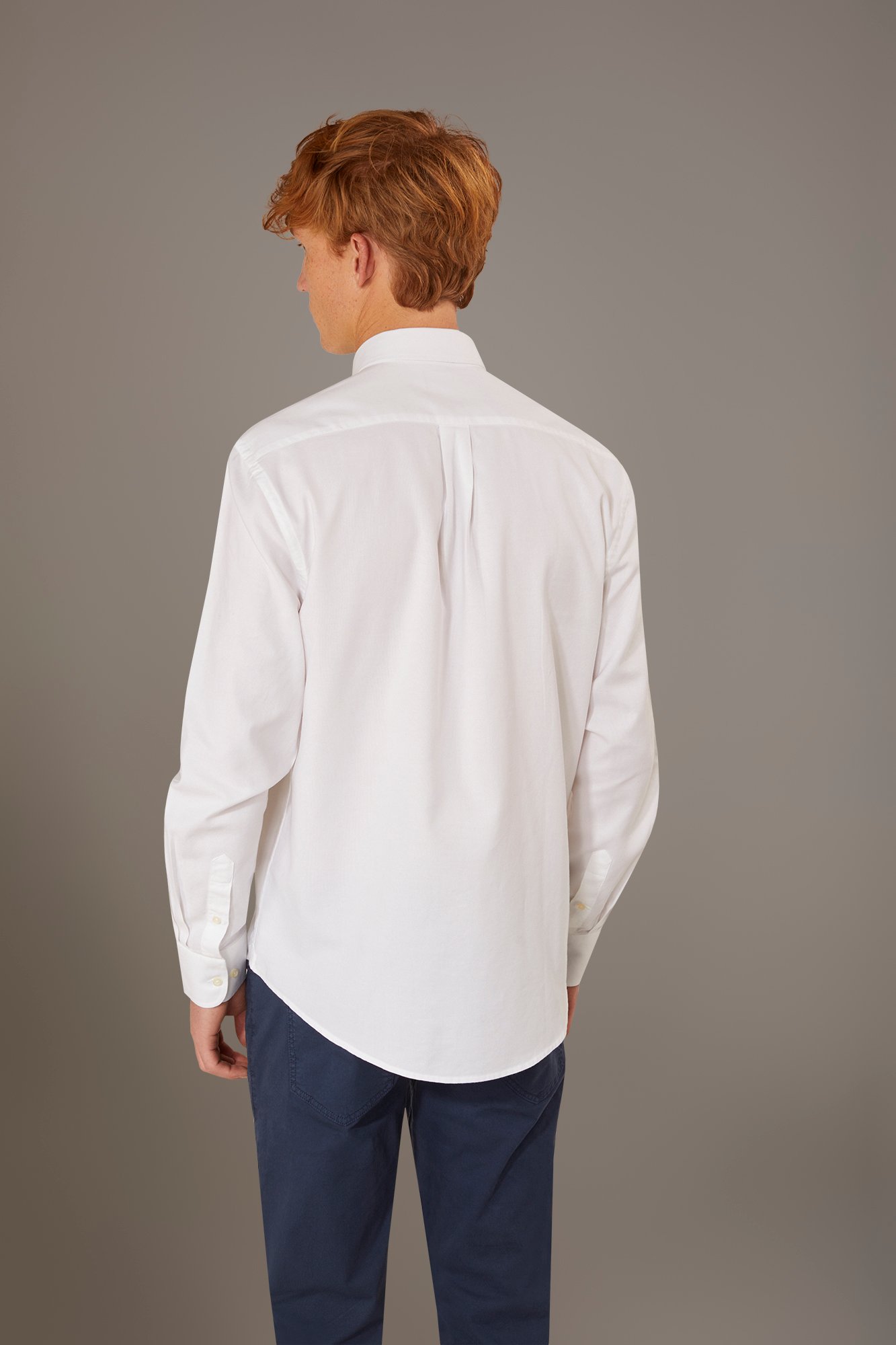 Gewaschenes Button-Down-Hemd aus ultraleichtem Oxford-Stoff in Komfort-Passform image number null