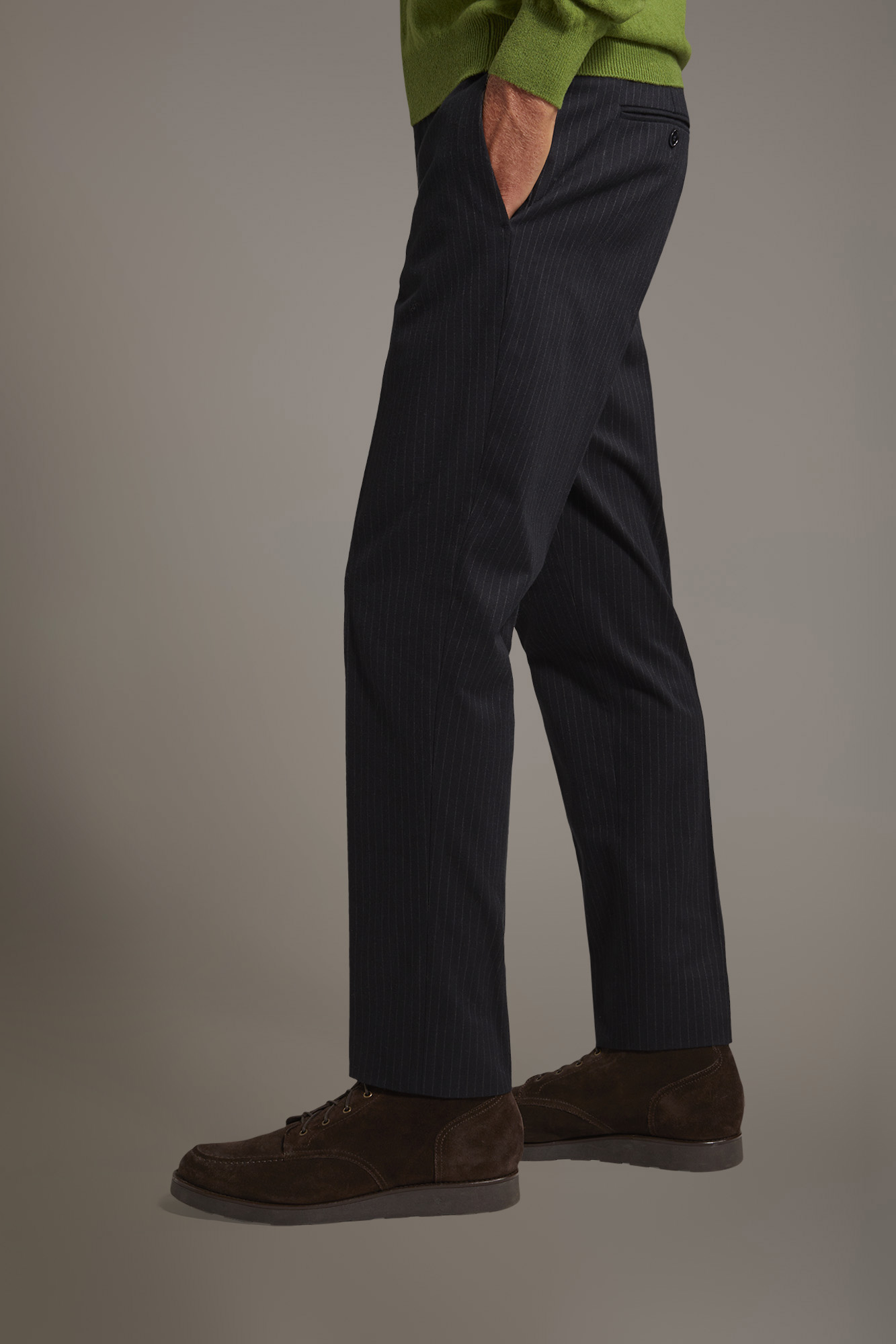 Pantalone regular fit senza pinces piega classica image number 3