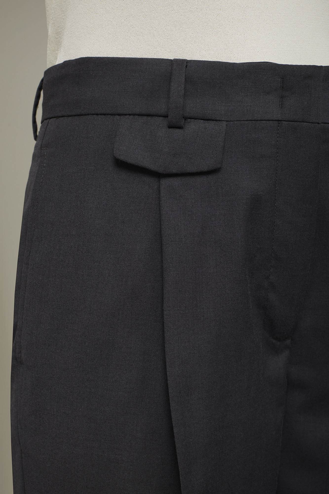 Pantalon uni avec côtés élastiques image number null