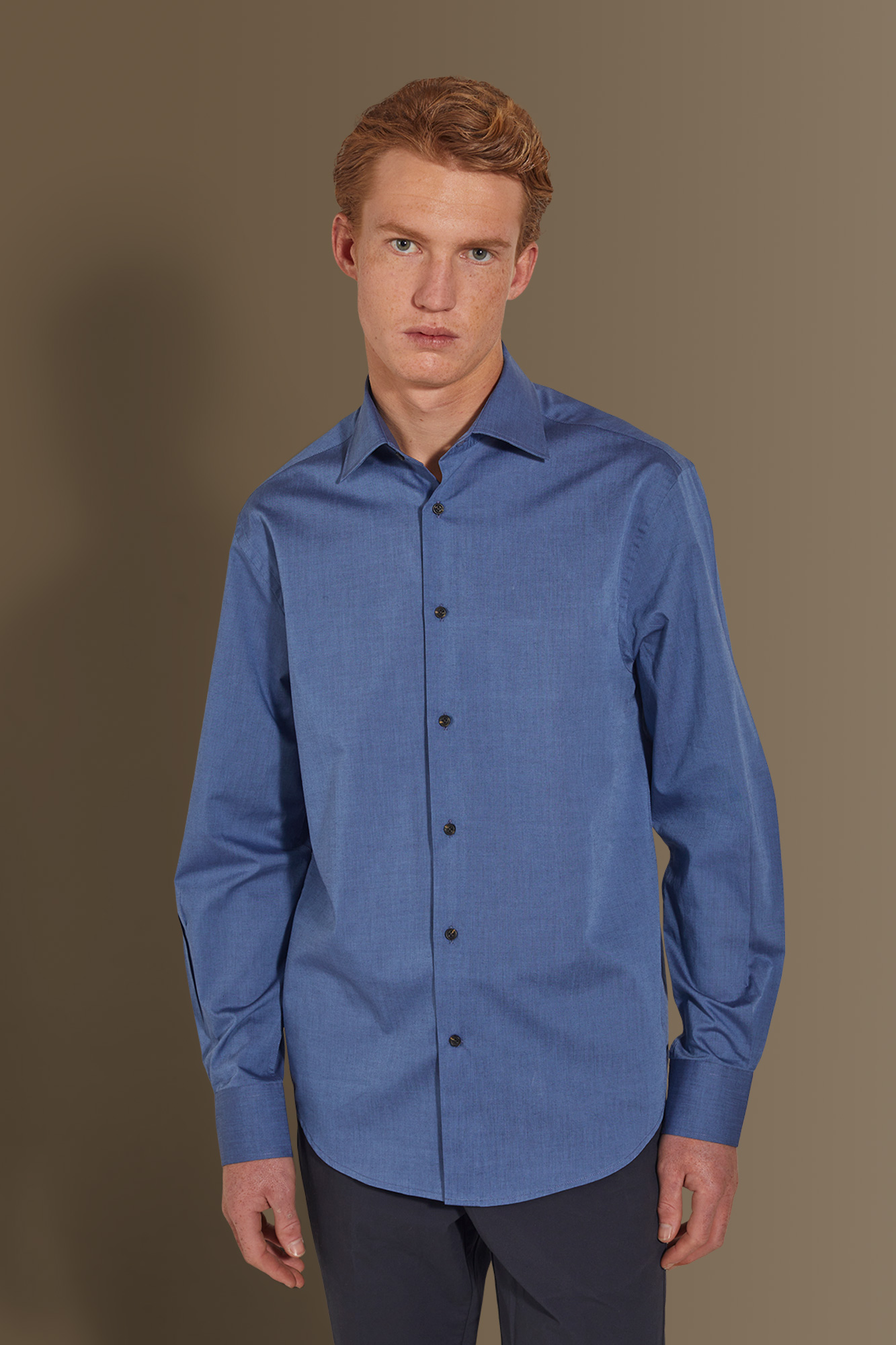 Camicia casual collo francese uomo tessuto chambray image number null