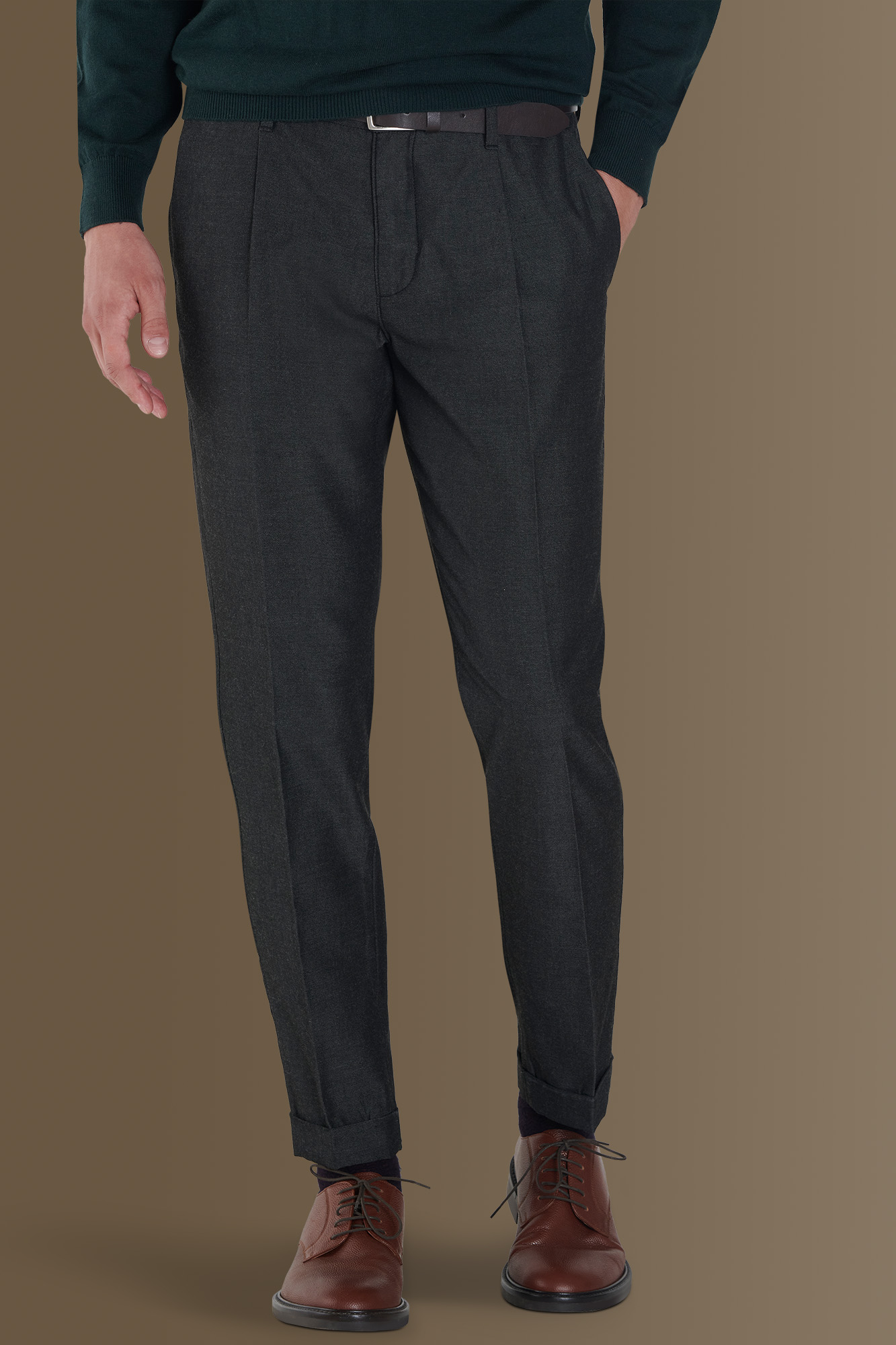 Pantalone chino con pinces singola e risvolto image number 1