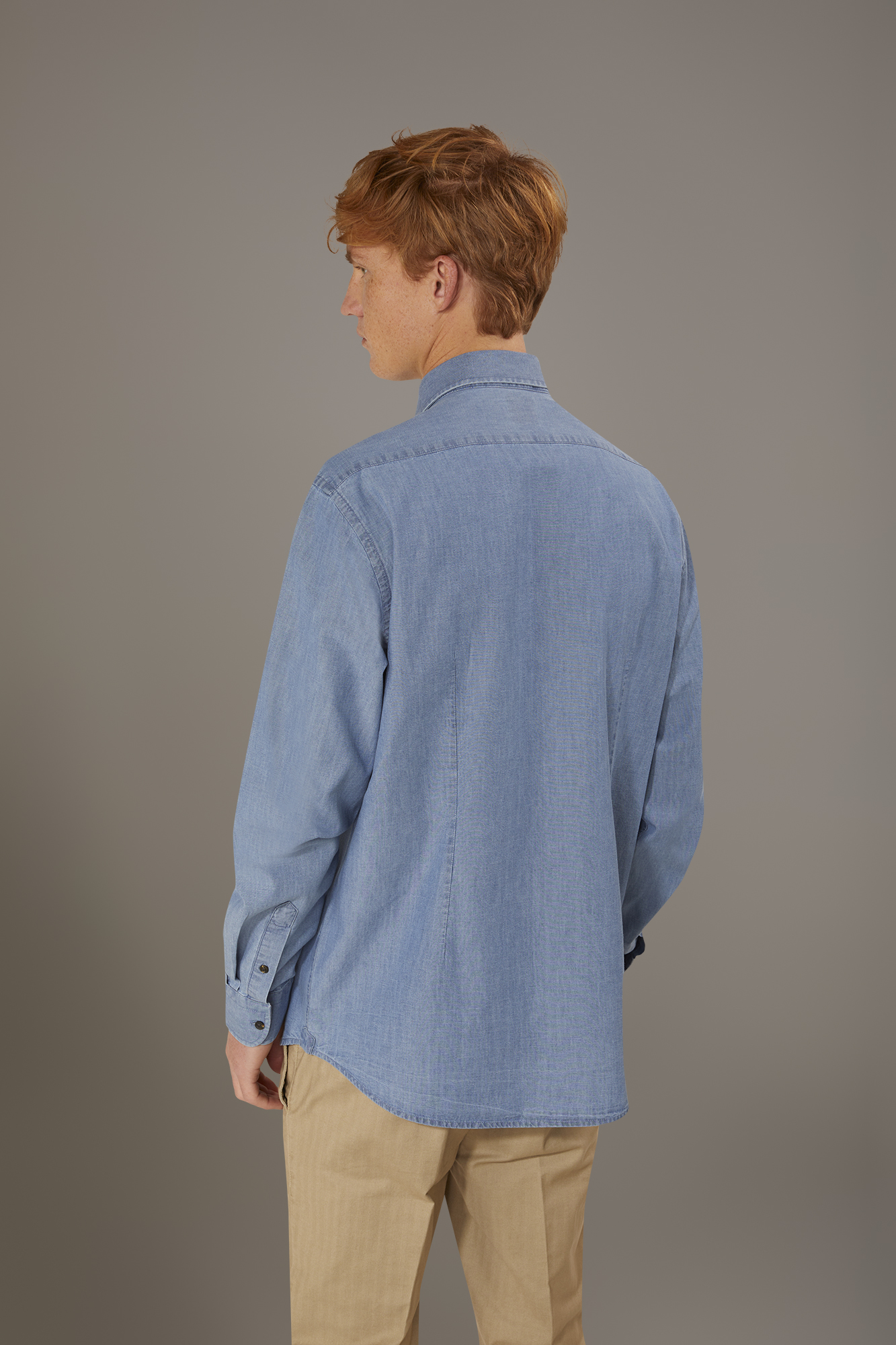 Camicia casual collo francese comfort fit tessuto chambray image number null