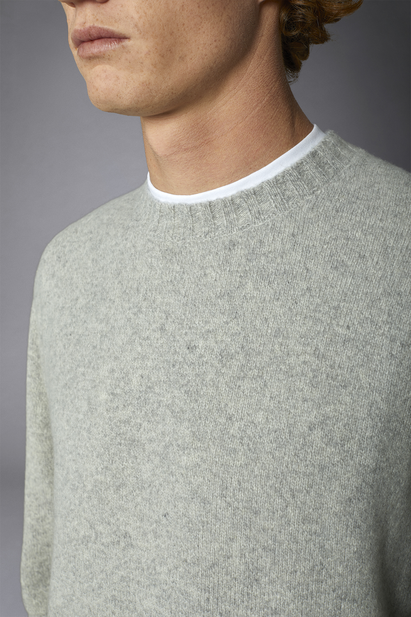 Pullover mit Rundhalsausschnitt aus Lammwollmischung, normale Passform image number null