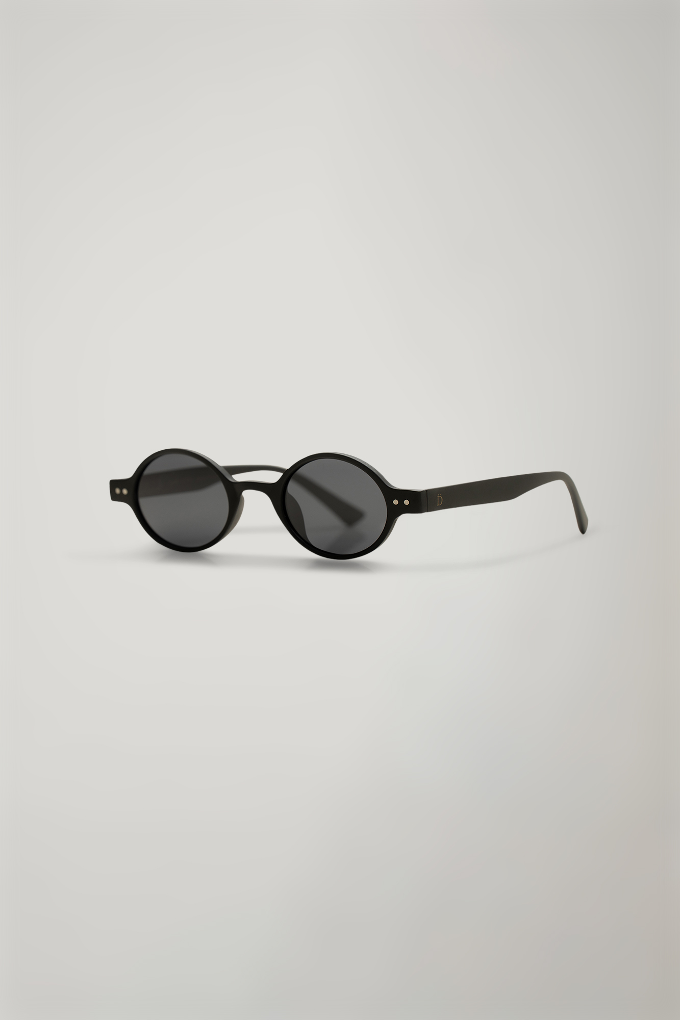 Men's sunglasses oval lenses image number null