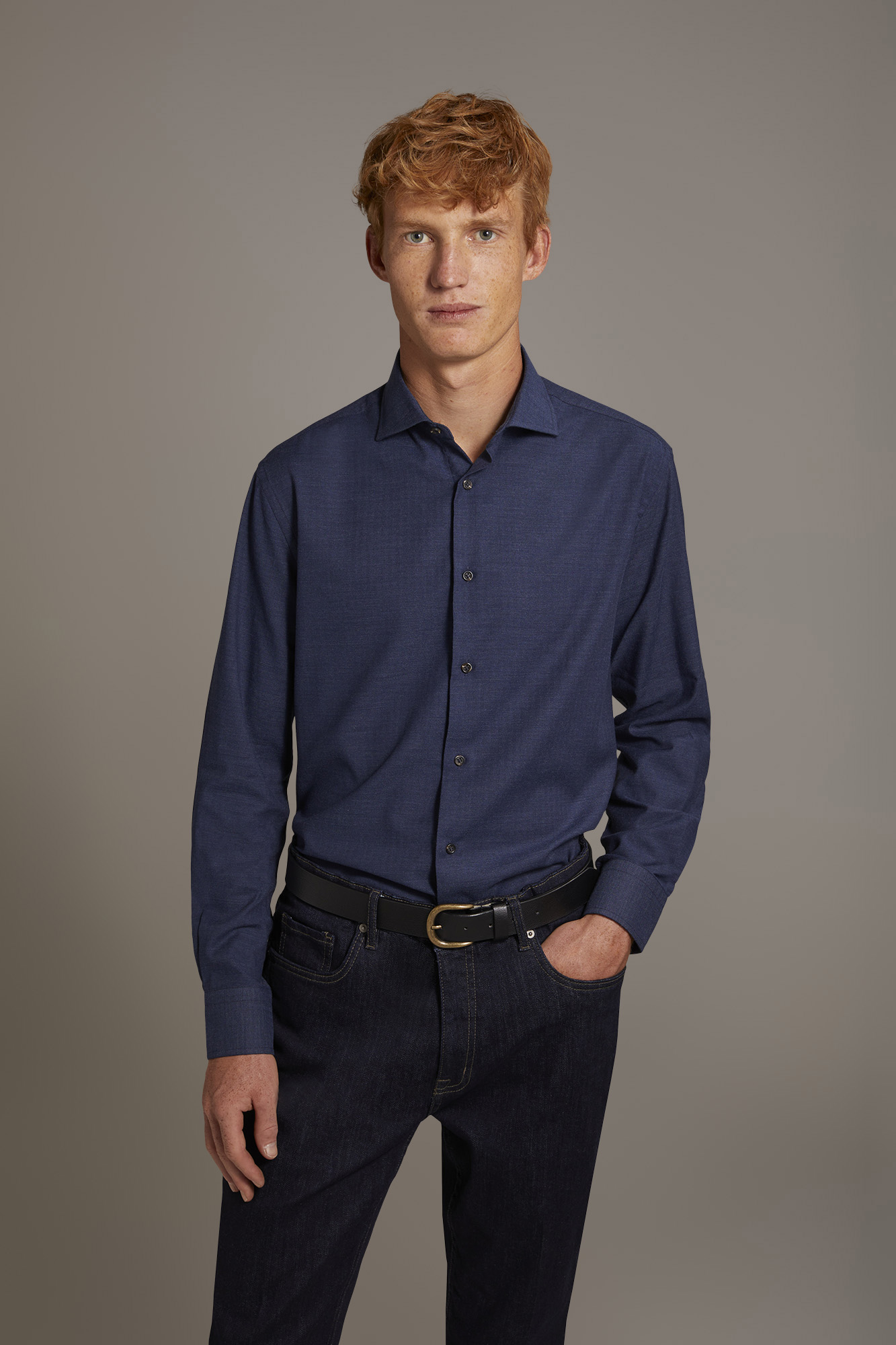 Camicia casual collo francese comfort fit tessuto spigato tinto filo melange image number null