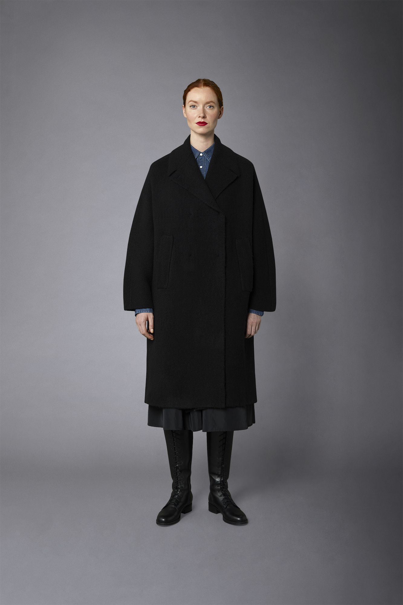 Women's oversized coat in soft wool-blend knit image number null