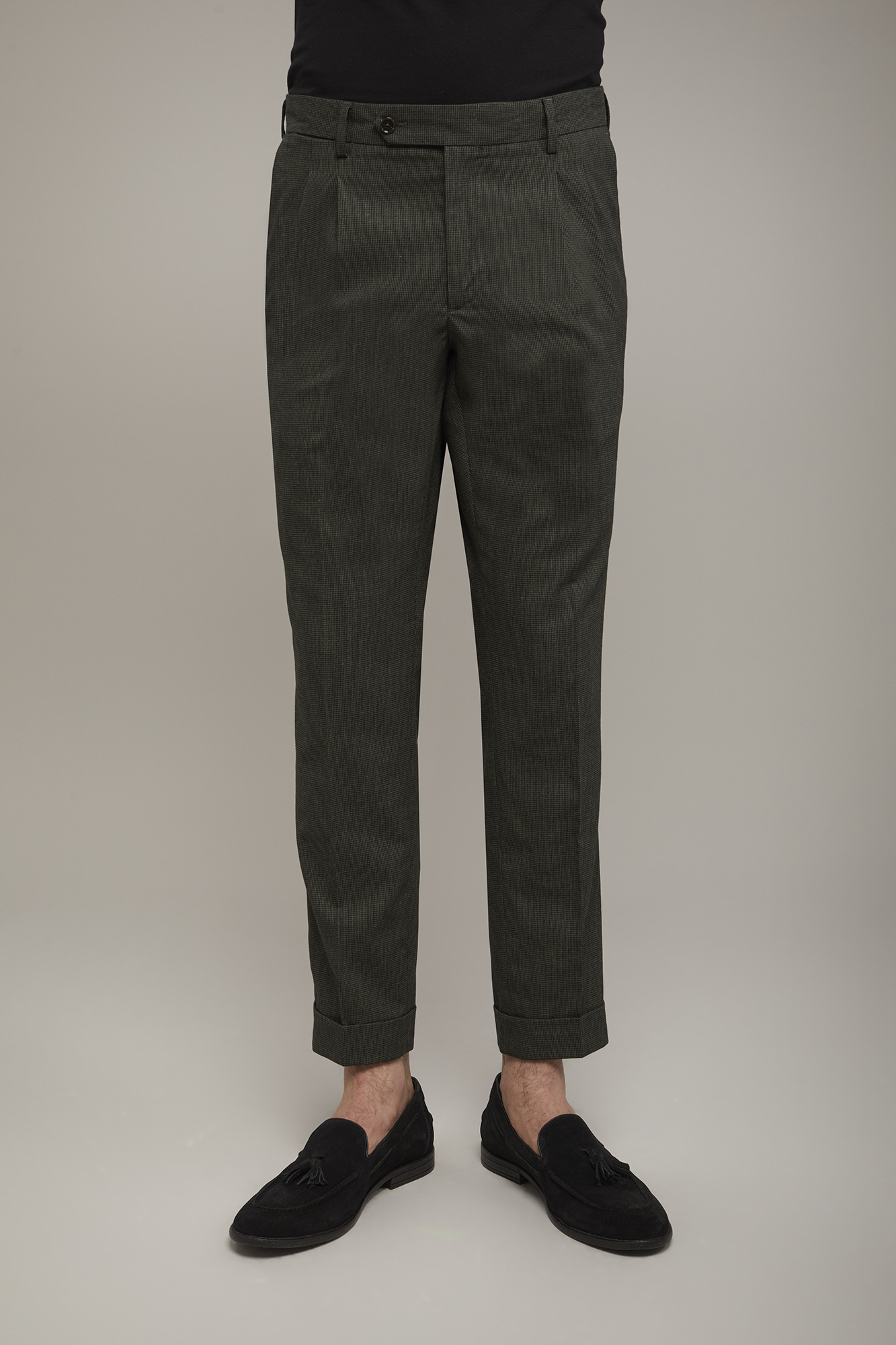 Pantalon homme classique à double pince, tissu avec motif micro pied-de-poule coupe régulière image number null