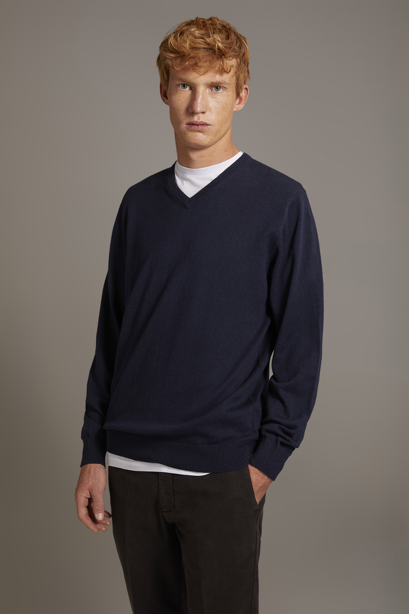 Wool blend V-neck sweater image number null