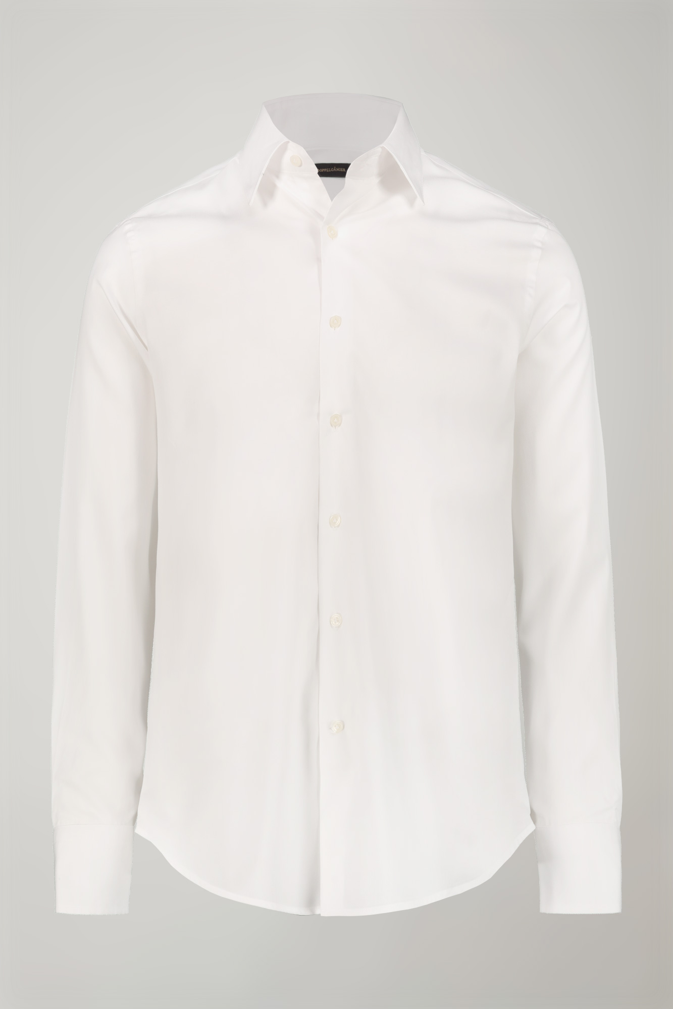 Einfarbiges, durchgefärbtes Herrenhemd mit klassischem Kragen aus 100 % gebundener Baumwolle in normaler Passform image number null
