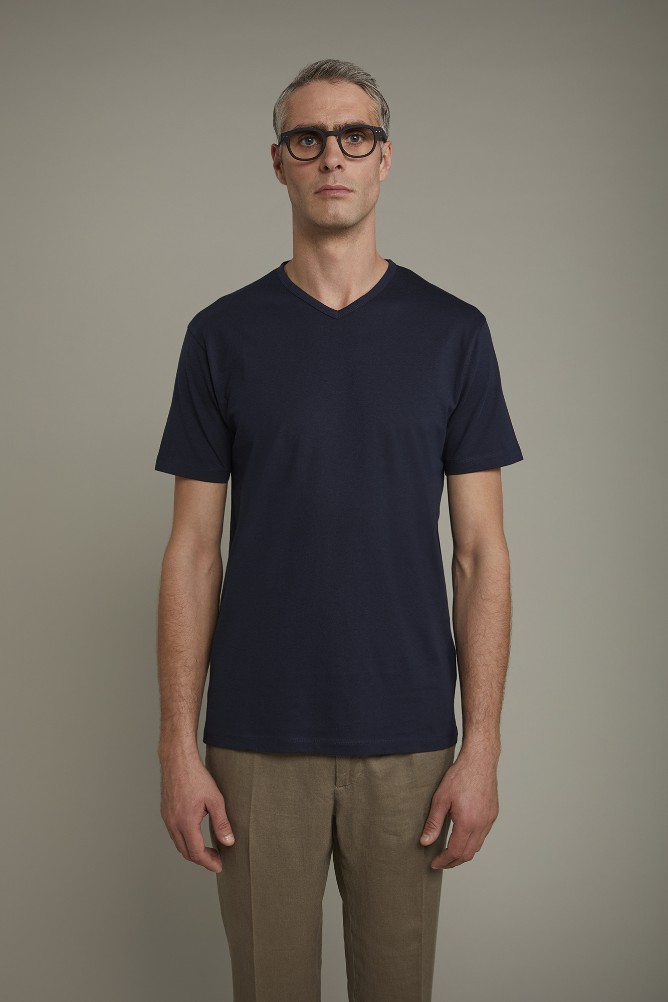 T-shirt homme col en v en 100 % coton jersey coupe régulière image number null