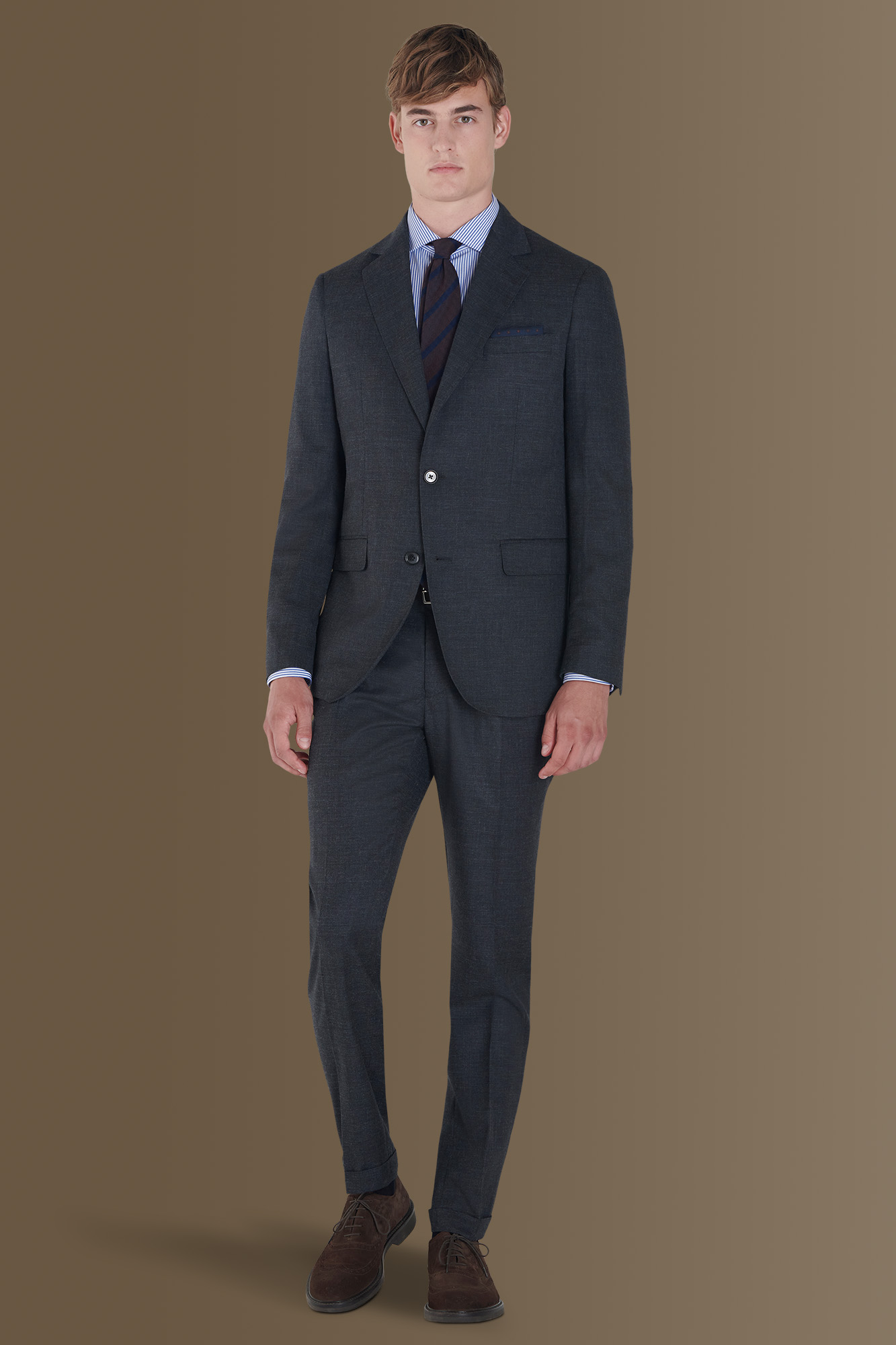 Abito monopetto tinta unita con pantalone con pinces image number null