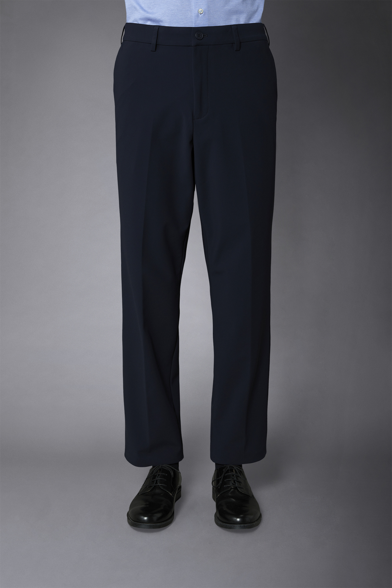 Pantalon chino en nylon extensible à coupe confortable image number null
