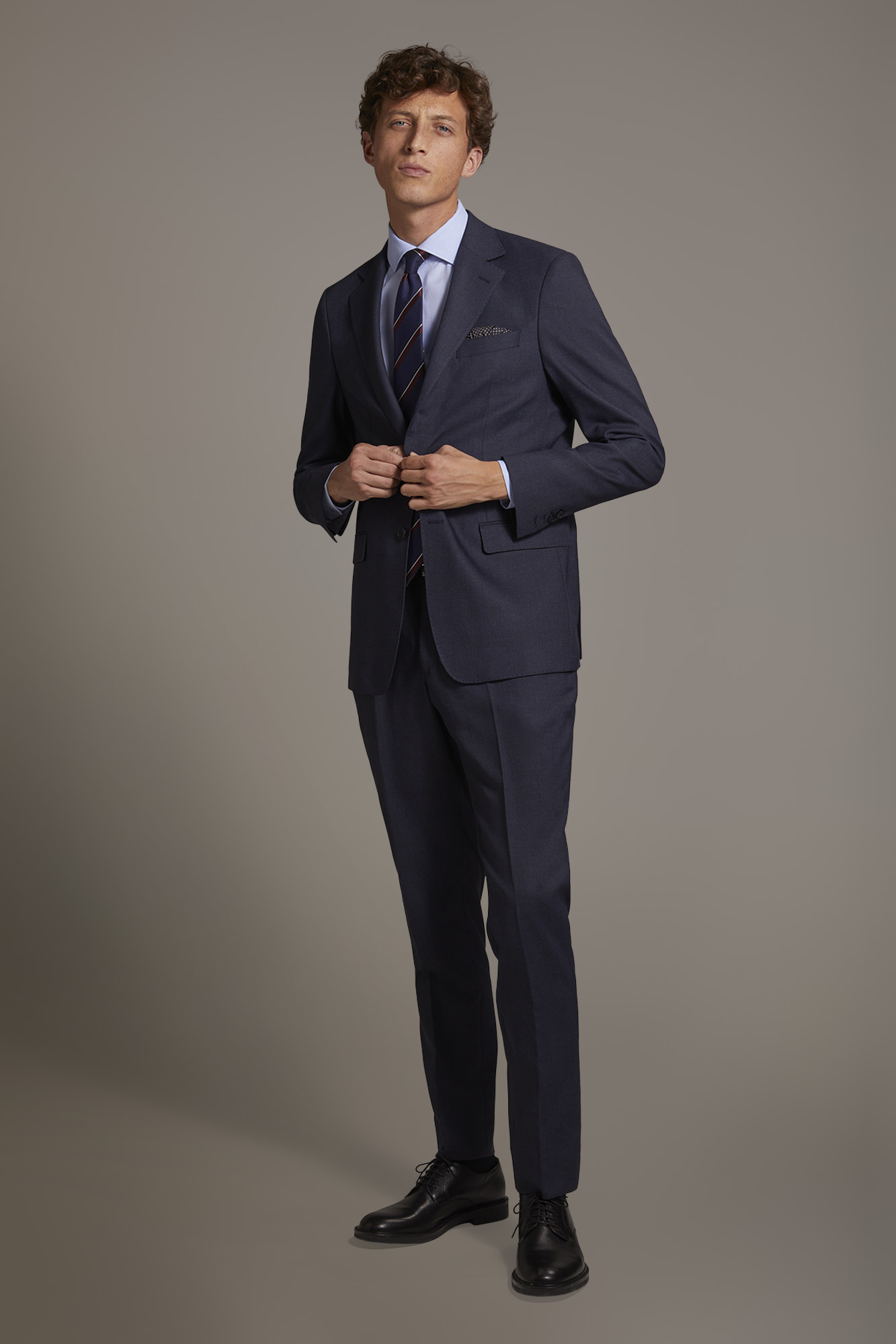 Abito monopetto con pantalone senza pinces tessuto principe di galles image number null
