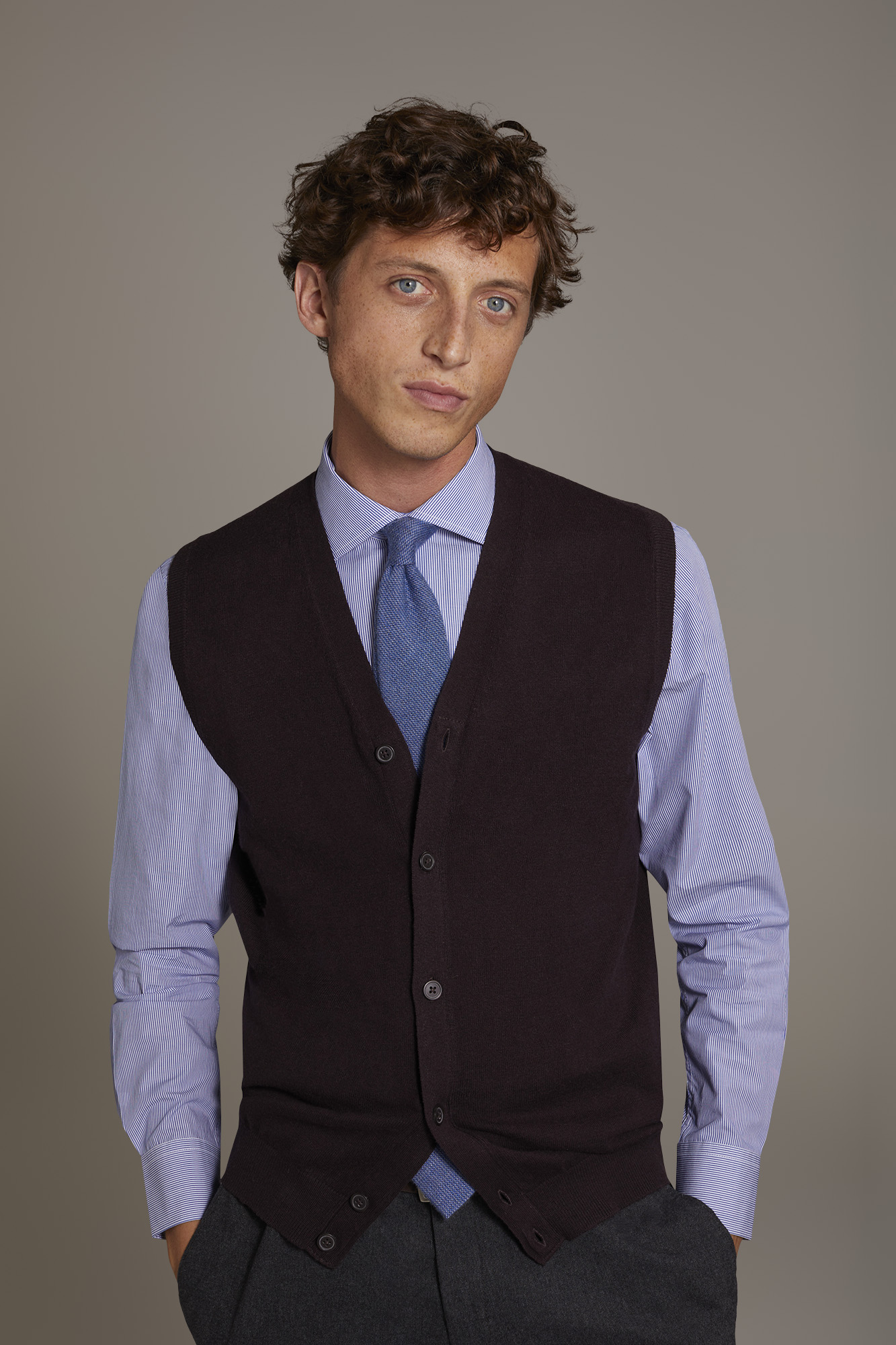 Gilet a maglia scollo a V misto lana image number null
