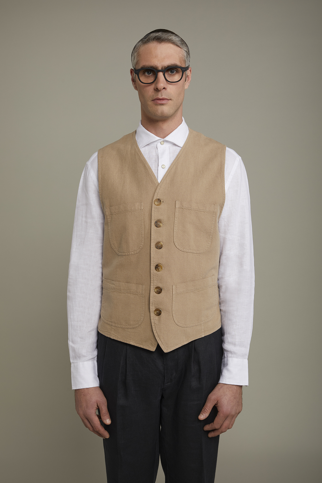 Men's linen and cotton sports waistcoat with patch pockets regular fit image number null