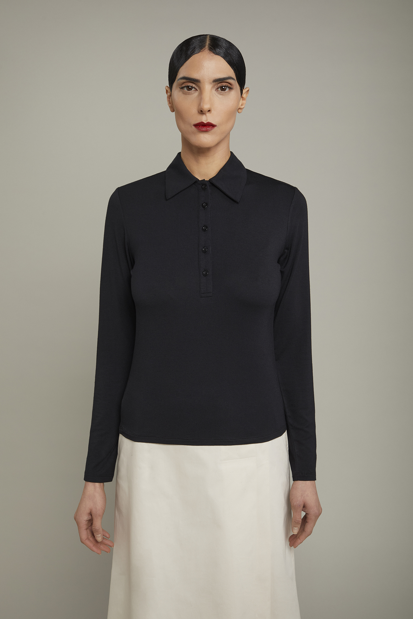 Langärmeliges Damen-Poloshirt aus einfarbigem Baumwolljersey image number null