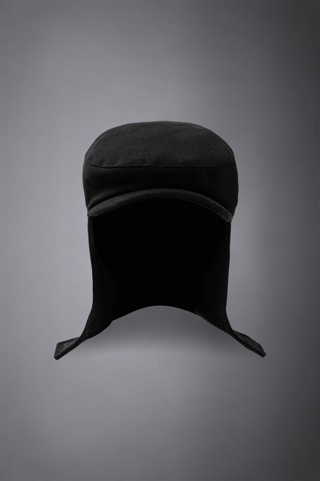 Flache Mütze aus Wollgemisch mit Ohrenschützern image number null