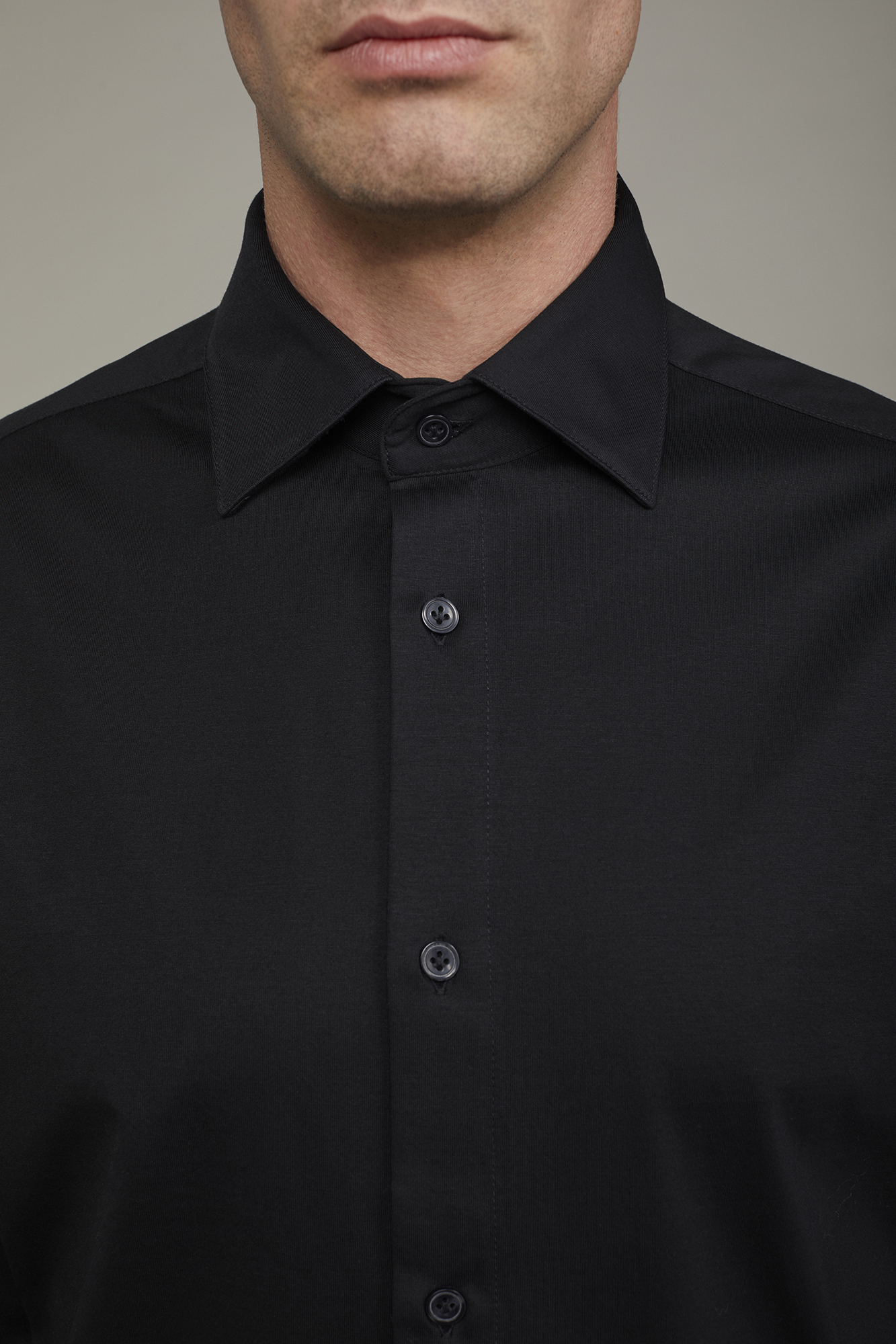 Langärmeliges Herren-Poloshirt mit klassischem Kragen aus 100 % Baumwoll-Piqué in normaler Passform image number null