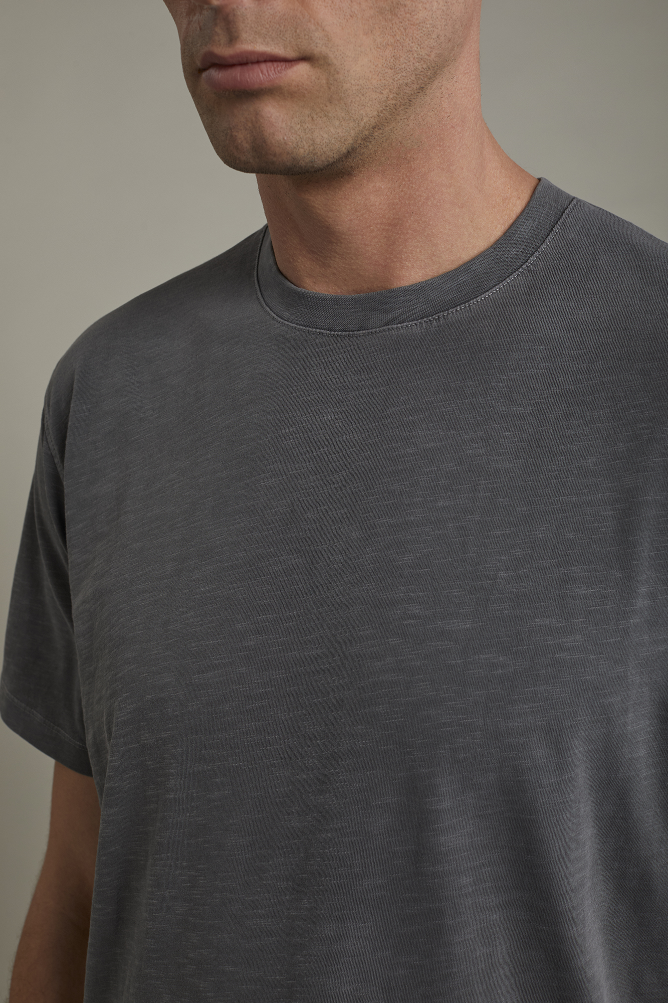 Herren-T-Shirt mit Rundhalsausschnitt aus 100 % Slub-Baumwolle in normaler Passform image number null