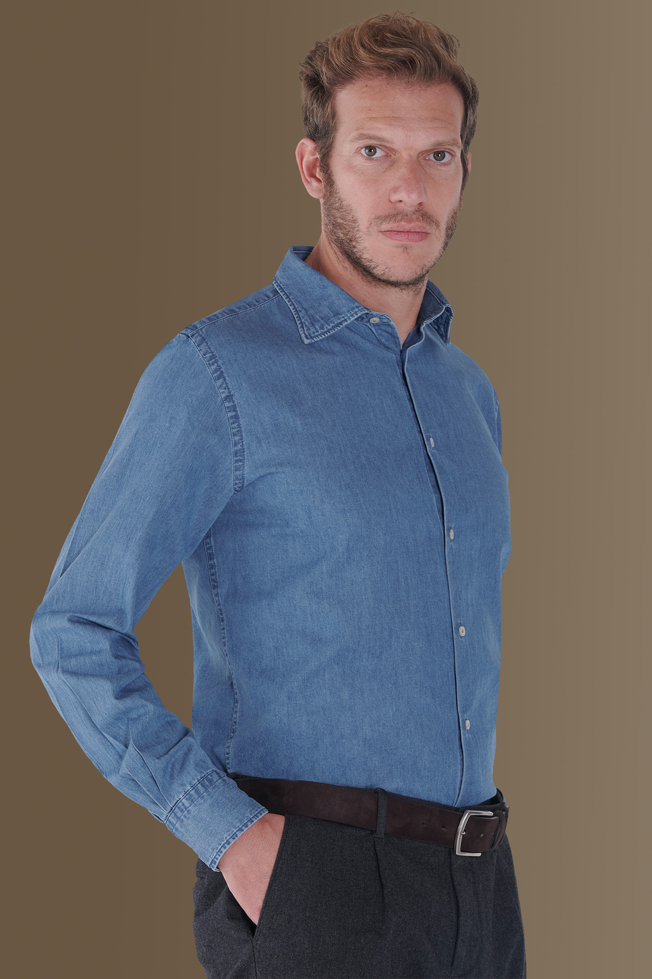 Camicia casual uomo collo francese in cotone denim tinta unita image number null