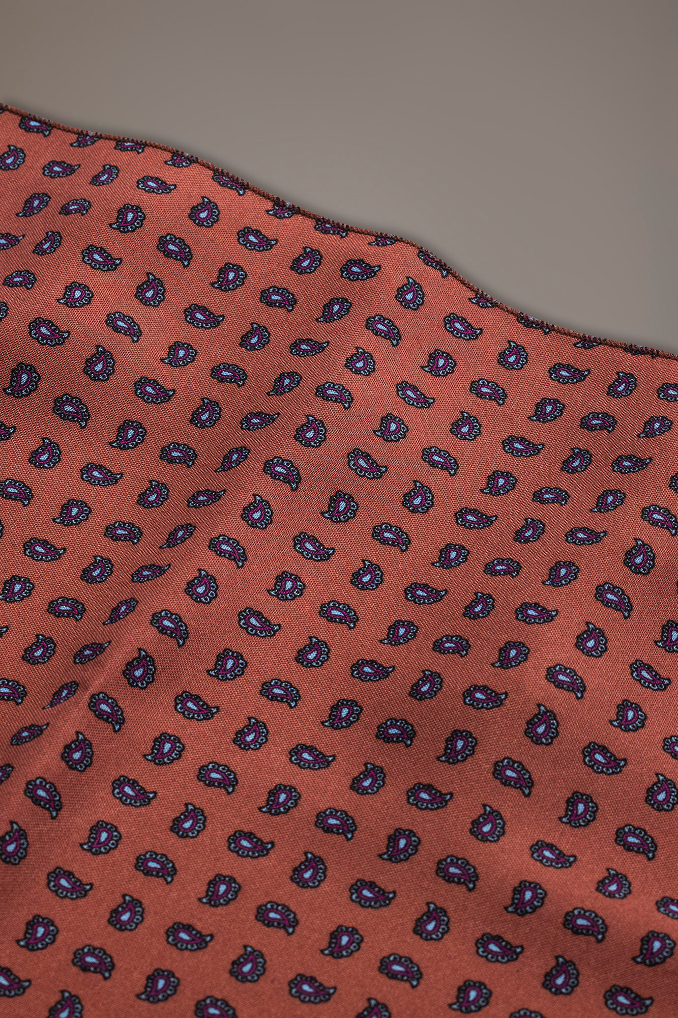 Pochette disegno fantasia uomo red o rust image number null