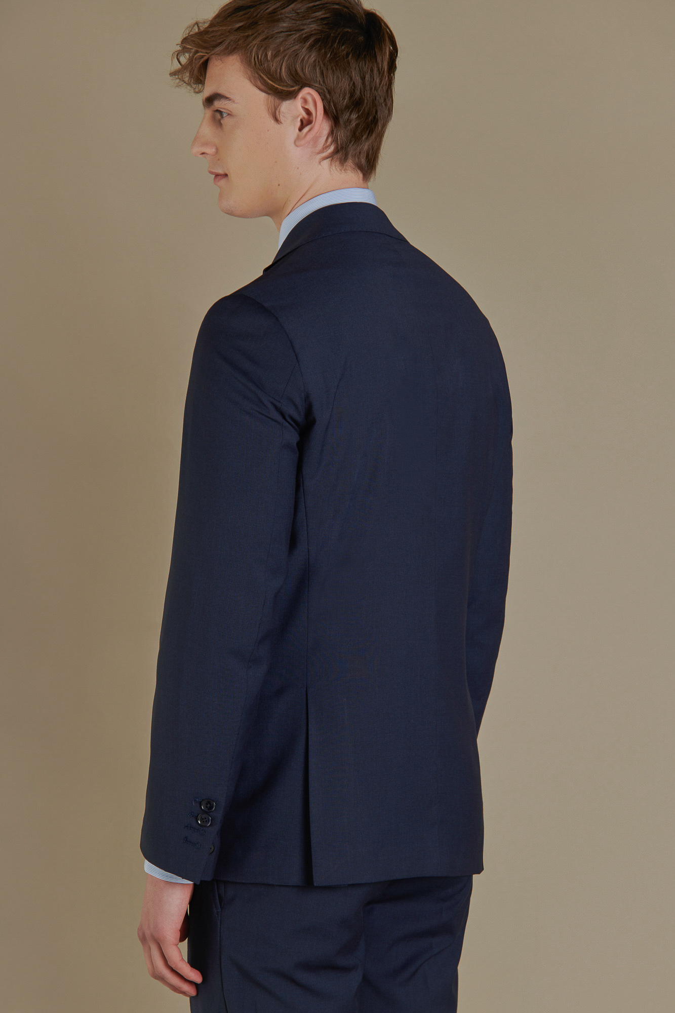 Single breasted suit with classic lapel image number null