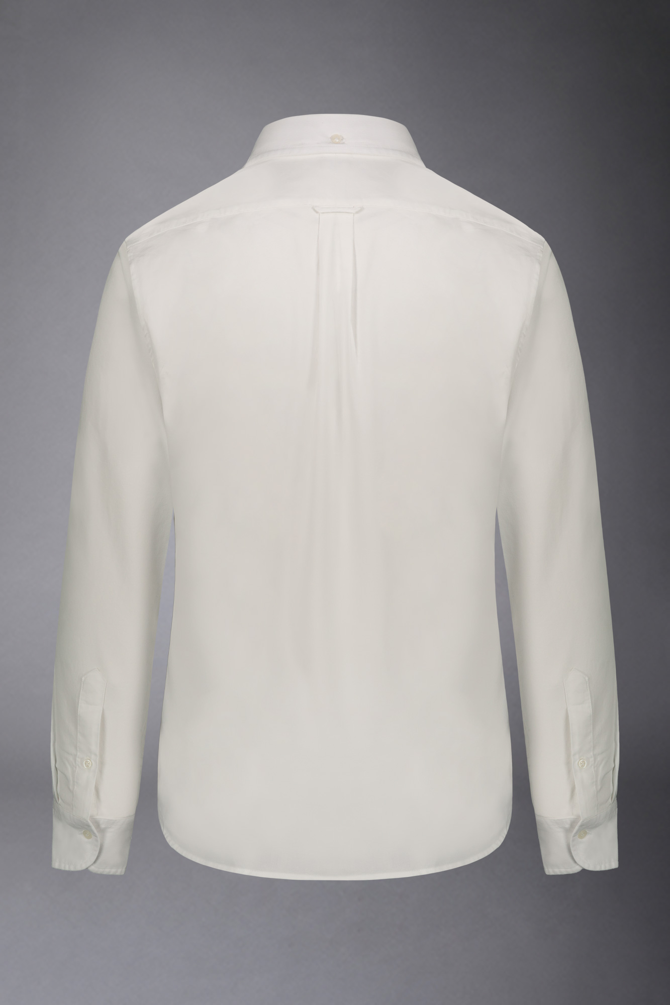 Klassisch gewaschenes, geschlechtsneutrales Button-Down-Hemd mit bequemer Passform aus Oxford-Stoff image number null