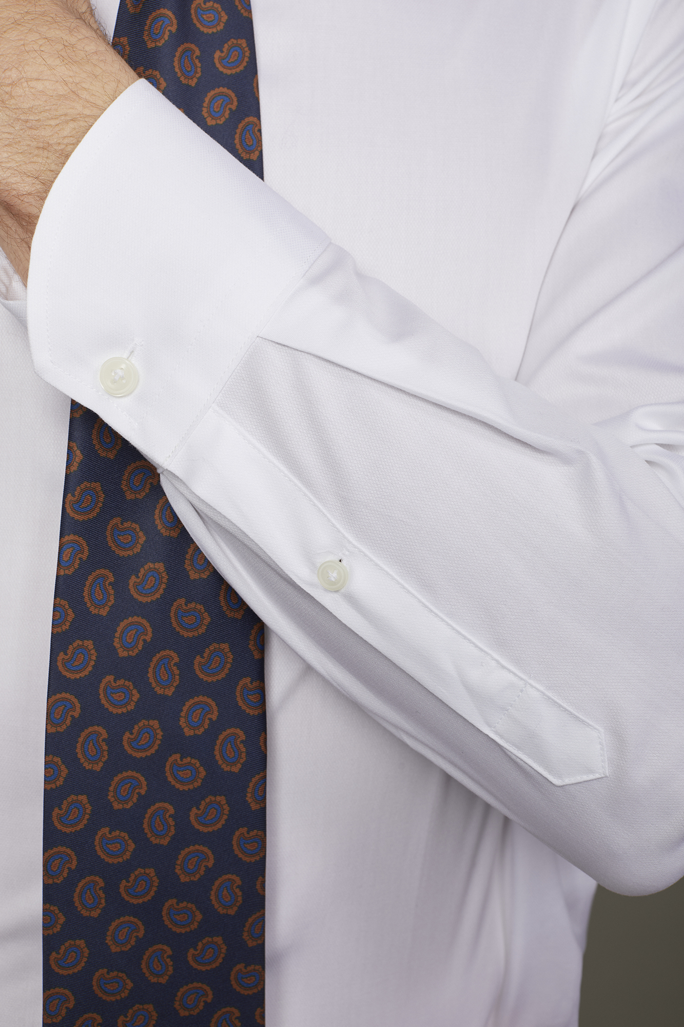 Chemise homme à col classique en tissu armuré uni 100 % coton coupe régulière image number null