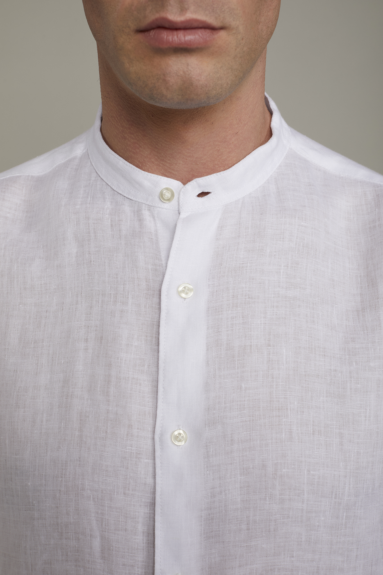 Chemise décontractée homme à col mao en 100 % lin, coupe confort image number null