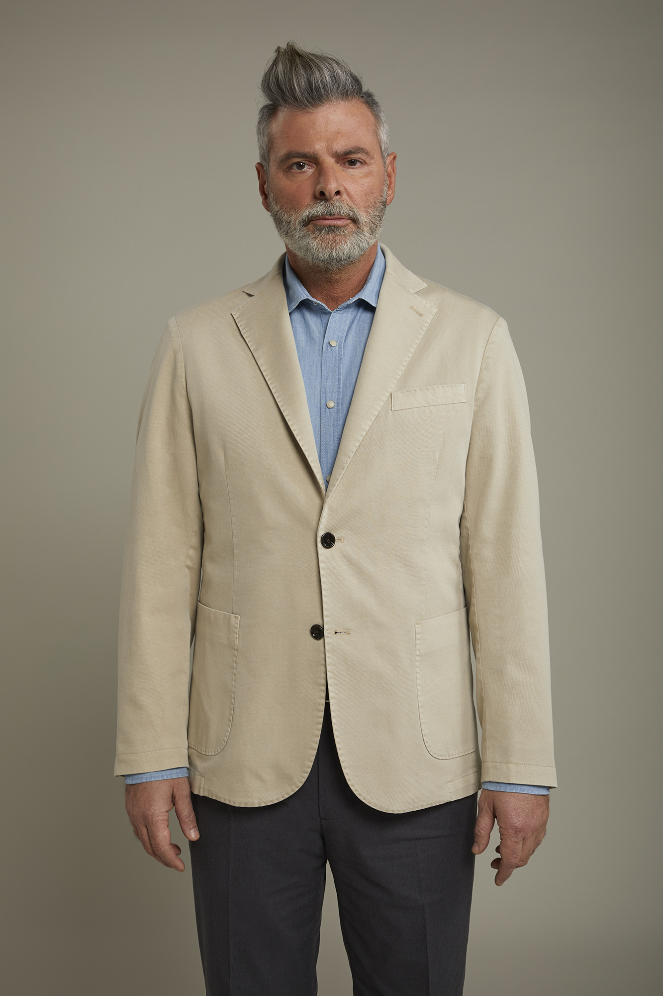 Men’s unlined single-breasted blazer and patch pockets in solid color regular fit image number null