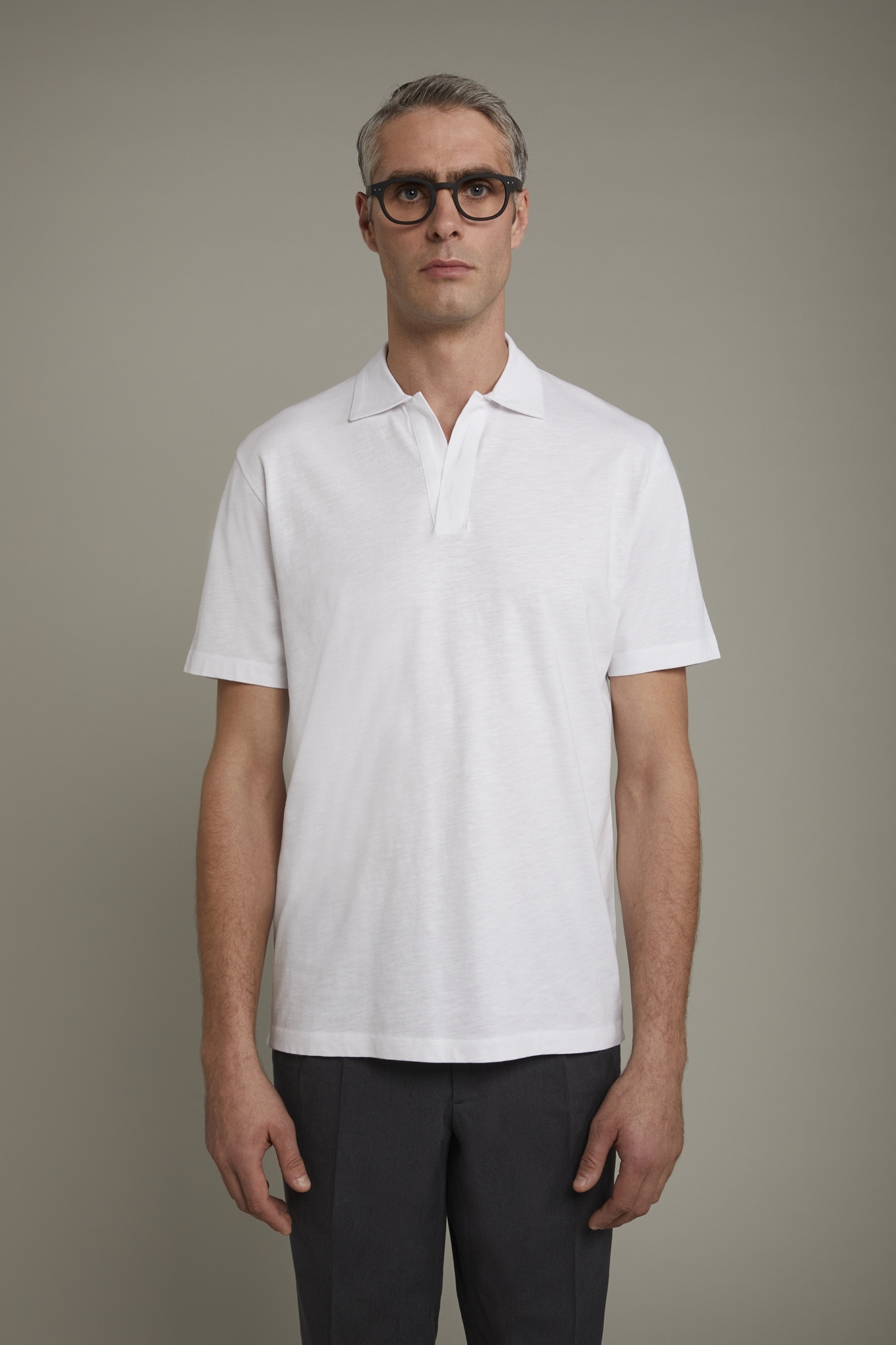 Men’s short sleeve button-less polo shirt with derby collar in pure cotton regular fit image number null